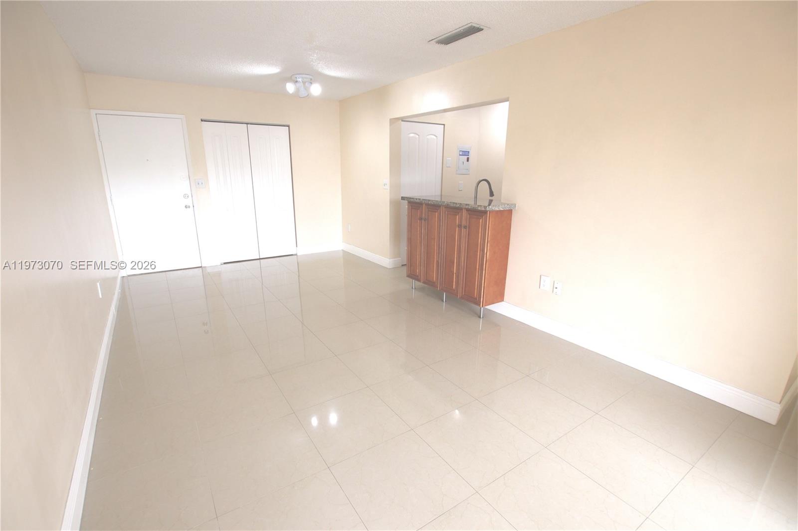 690 W Park Dr #2-204 Miami, FL 33172