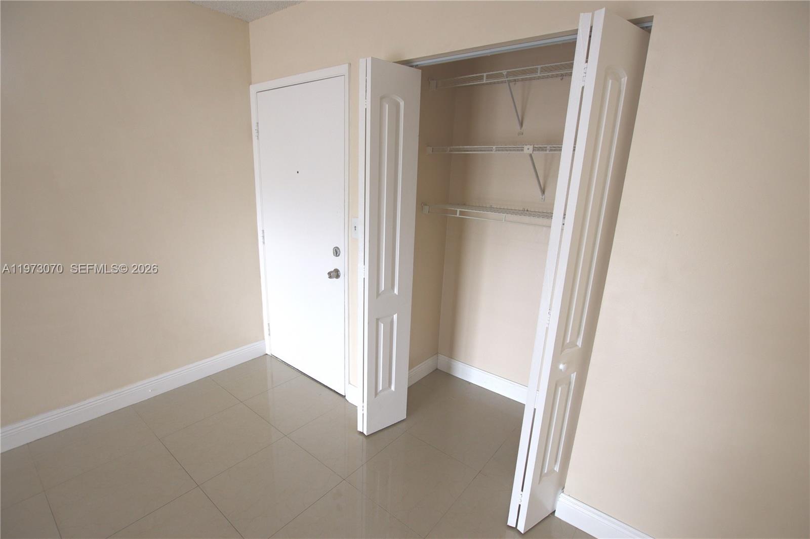 690 W Park Dr #2-204 Miami, FL 33172