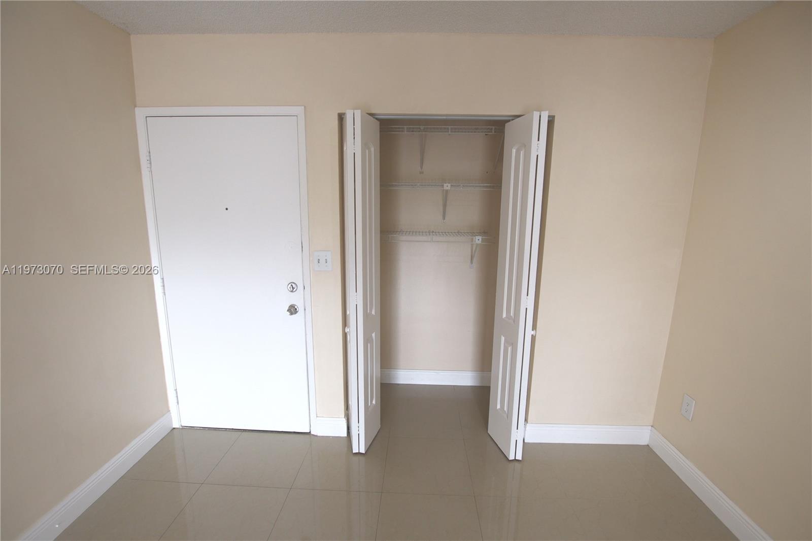 690 W Park Dr #2-204 Miami, FL 33172