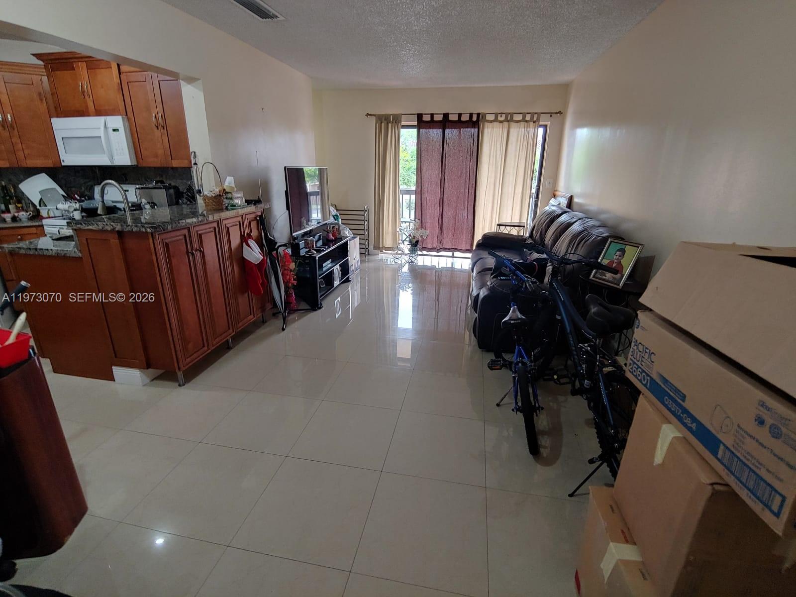 690 W Park Dr #2-204 Miami, FL 33172