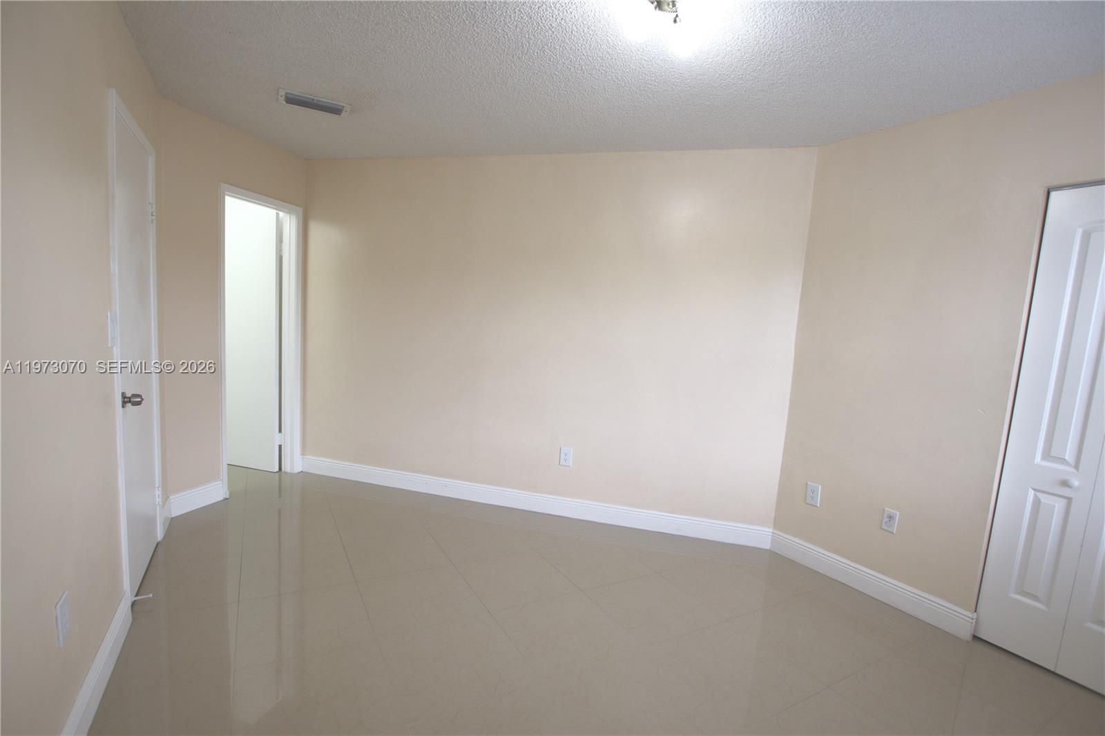 690 W Park Dr #2-204 Miami, FL 33172