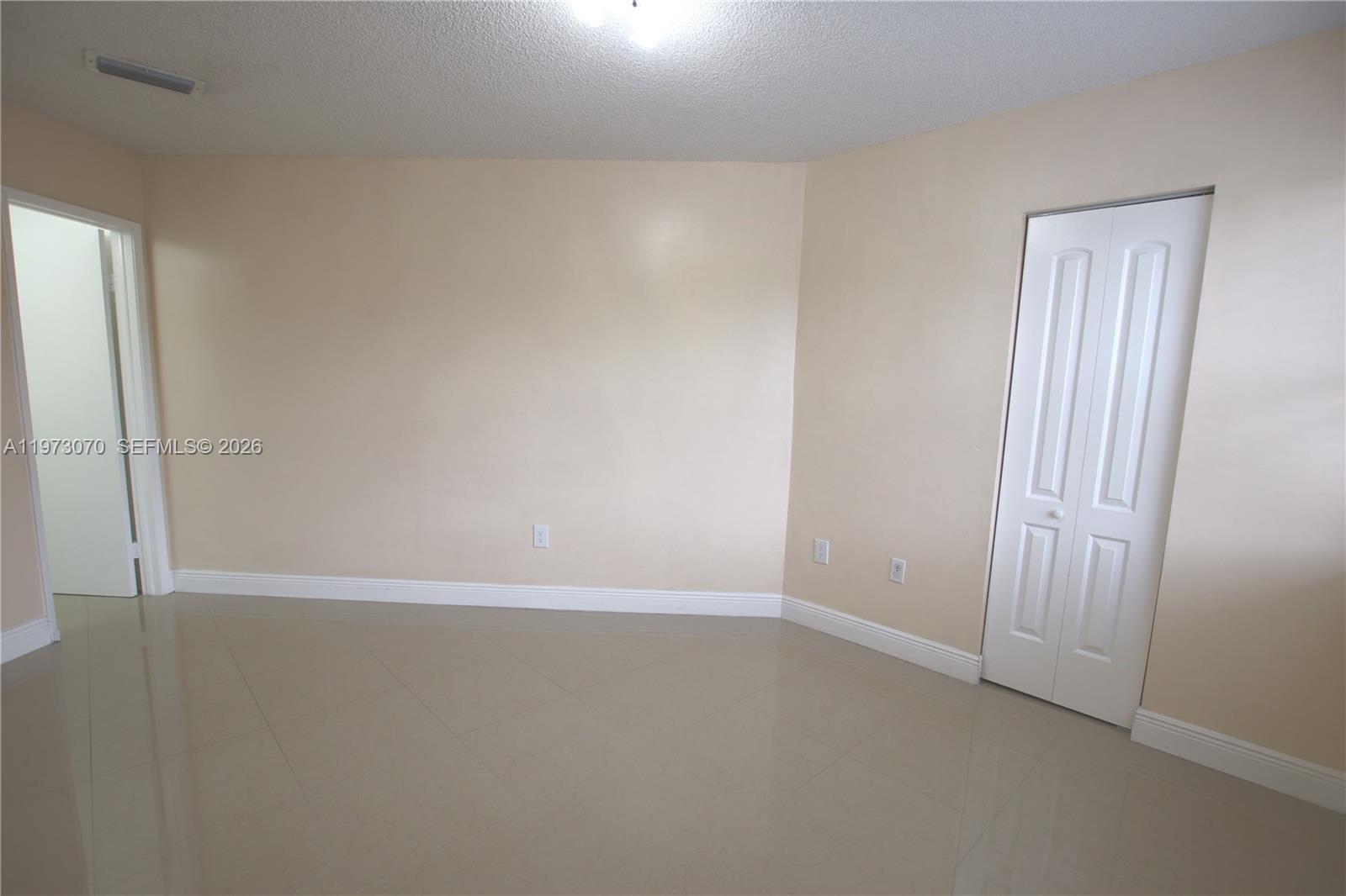 690 W Park Dr #2-204 Miami, FL 33172