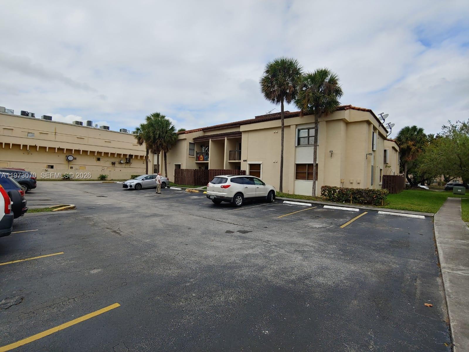 690 W Park Dr #2-204 Miami, FL 33172