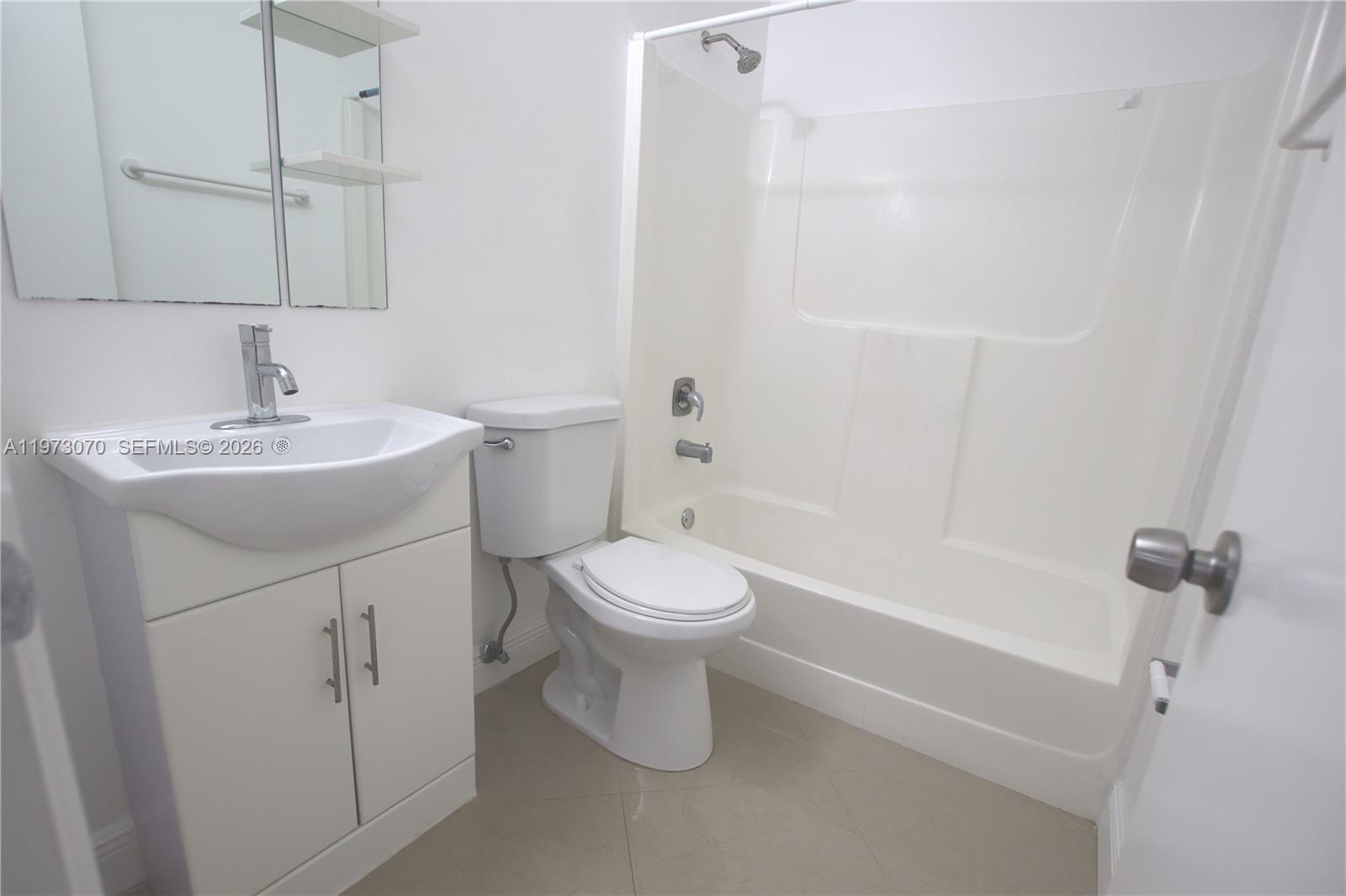 690 W Park Dr #2-204 Miami, FL 33172