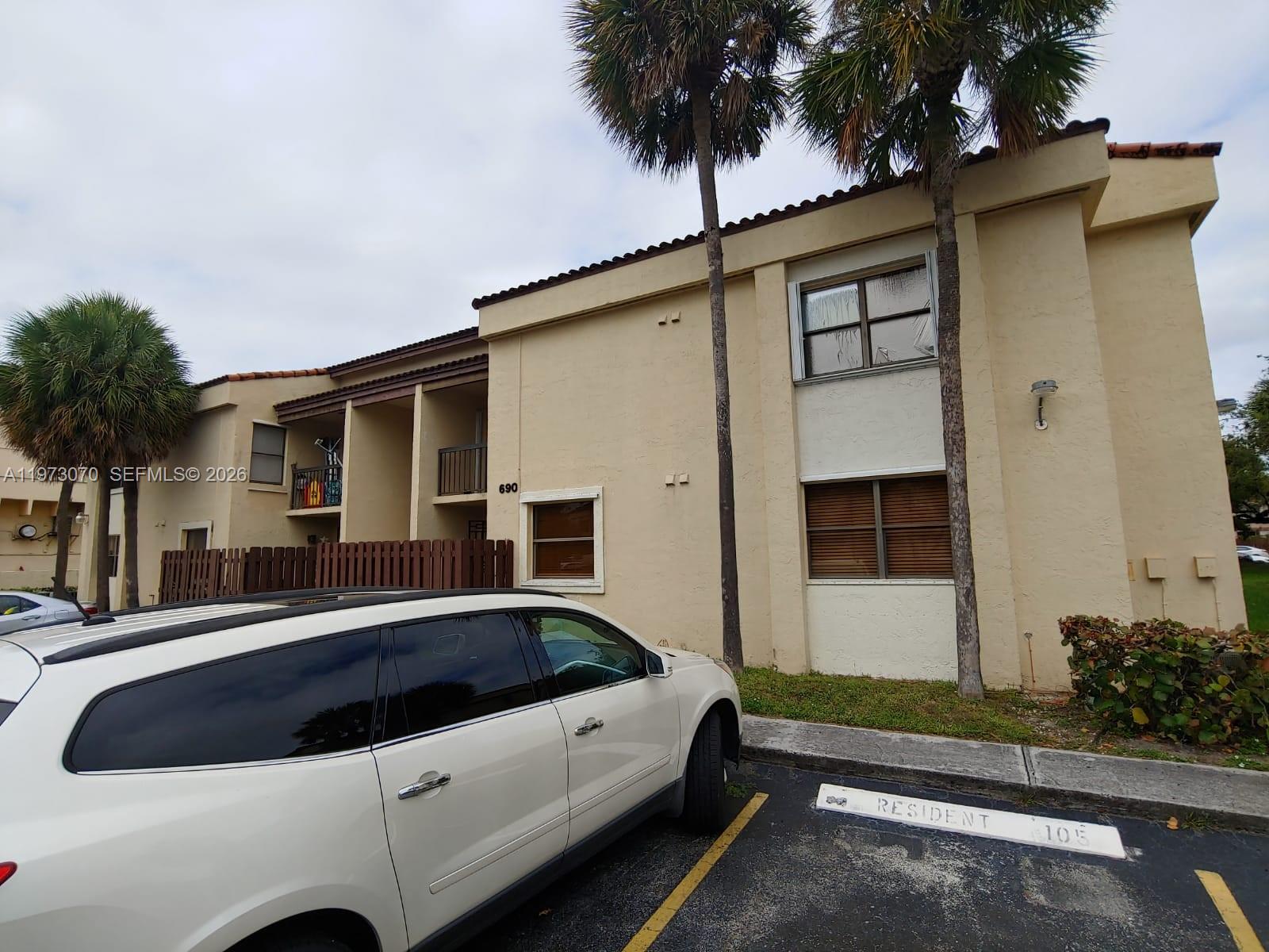 690 W Park Dr #2-204 Miami, FL 33172