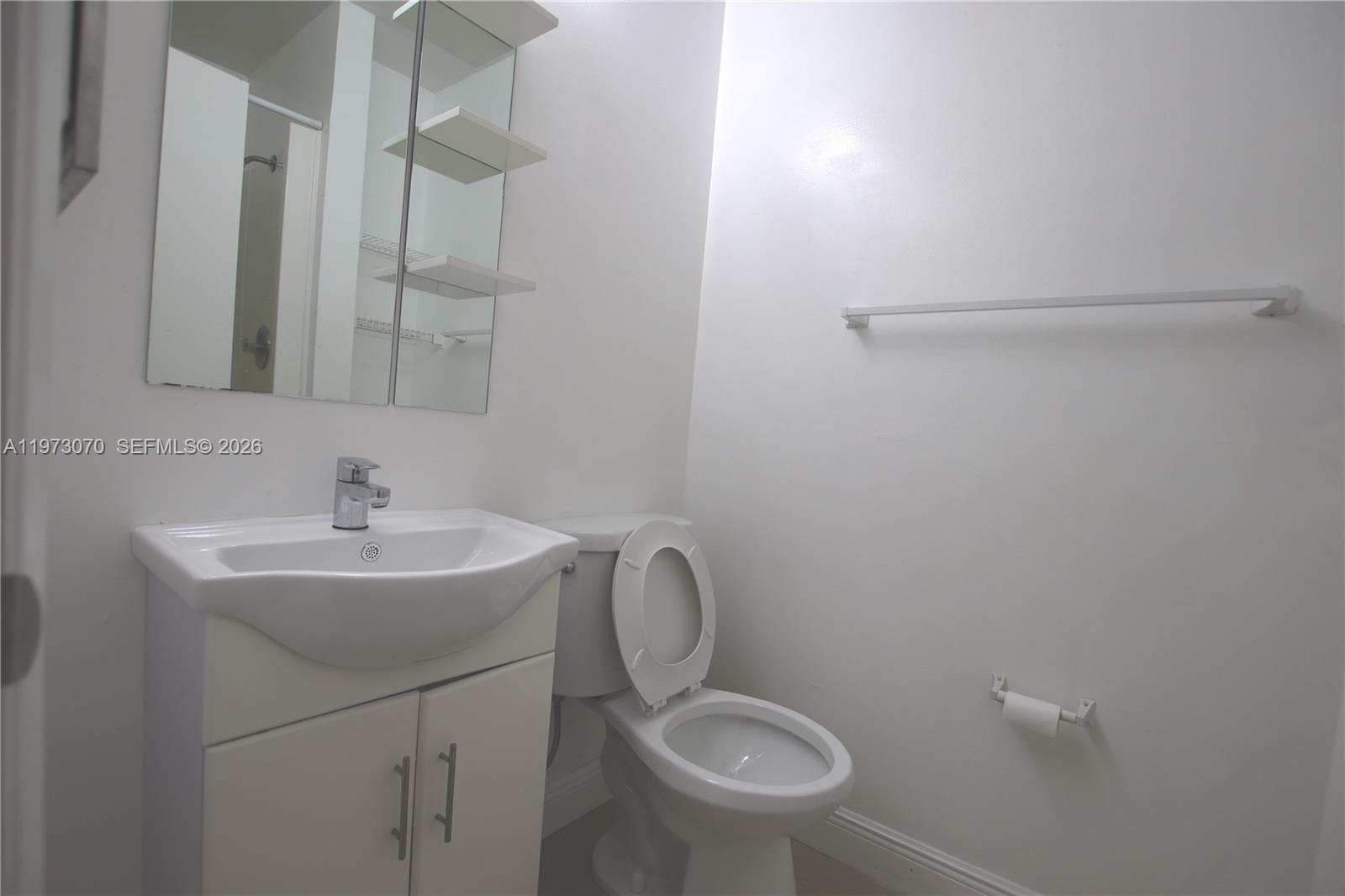 690 W Park Dr #2-204 Miami, FL 33172