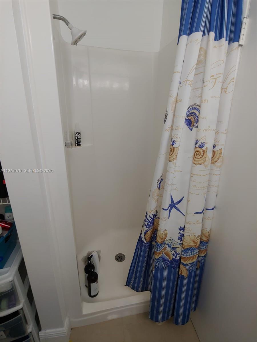 690 W Park Dr #2-204 Miami, FL 33172