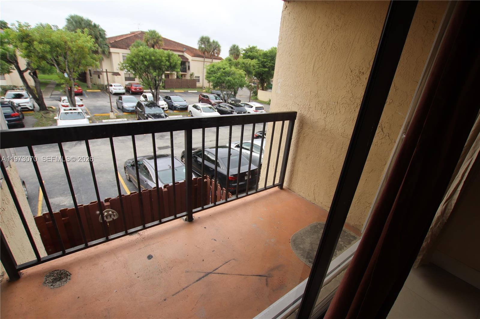 690 W Park Dr #2-204 Miami, FL 33172