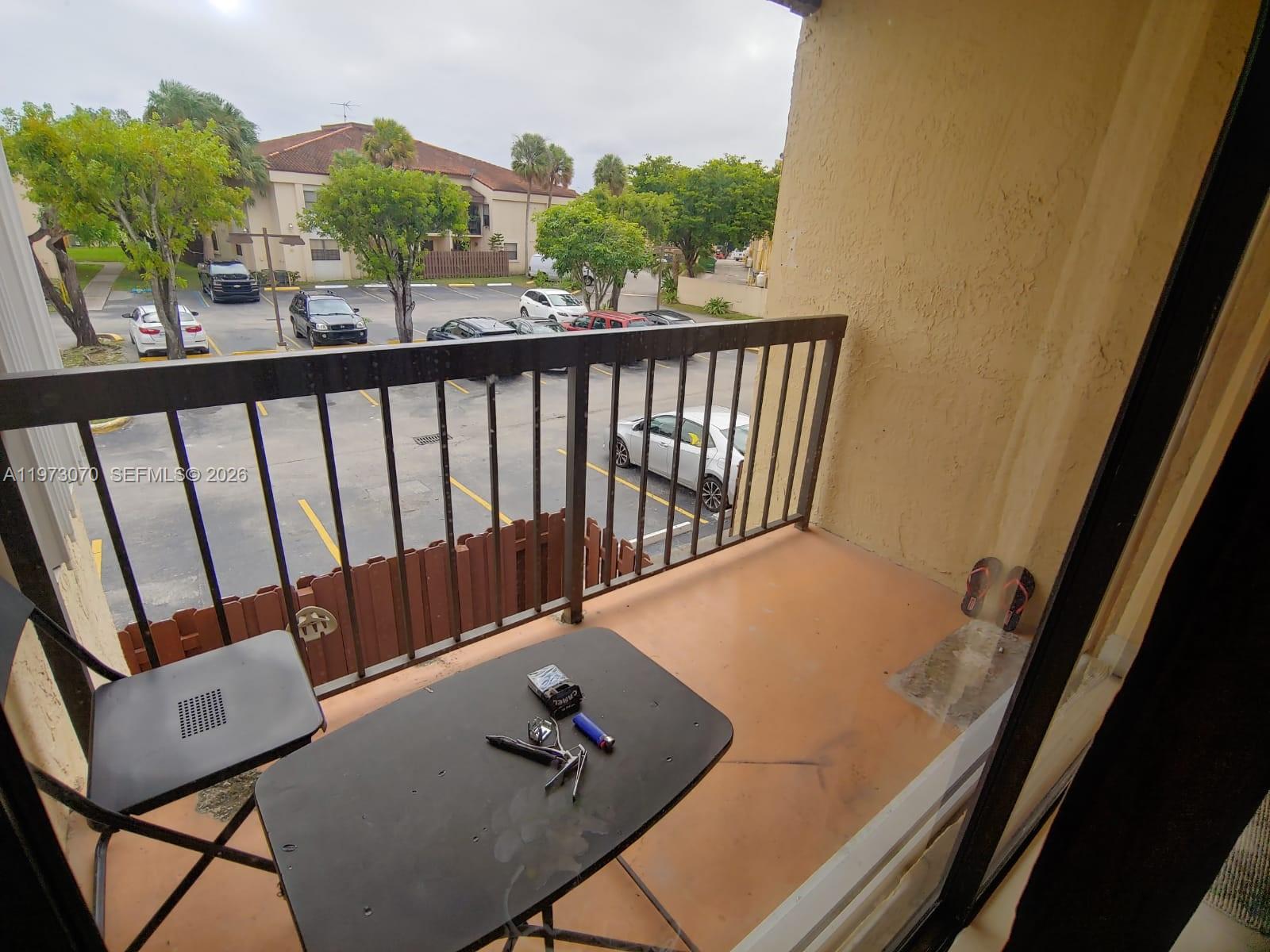 690 W Park Dr #2-204 Miami, FL 33172