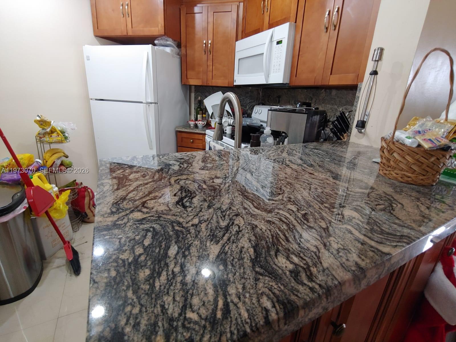 690 W Park Dr #2-204 Miami, FL 33172