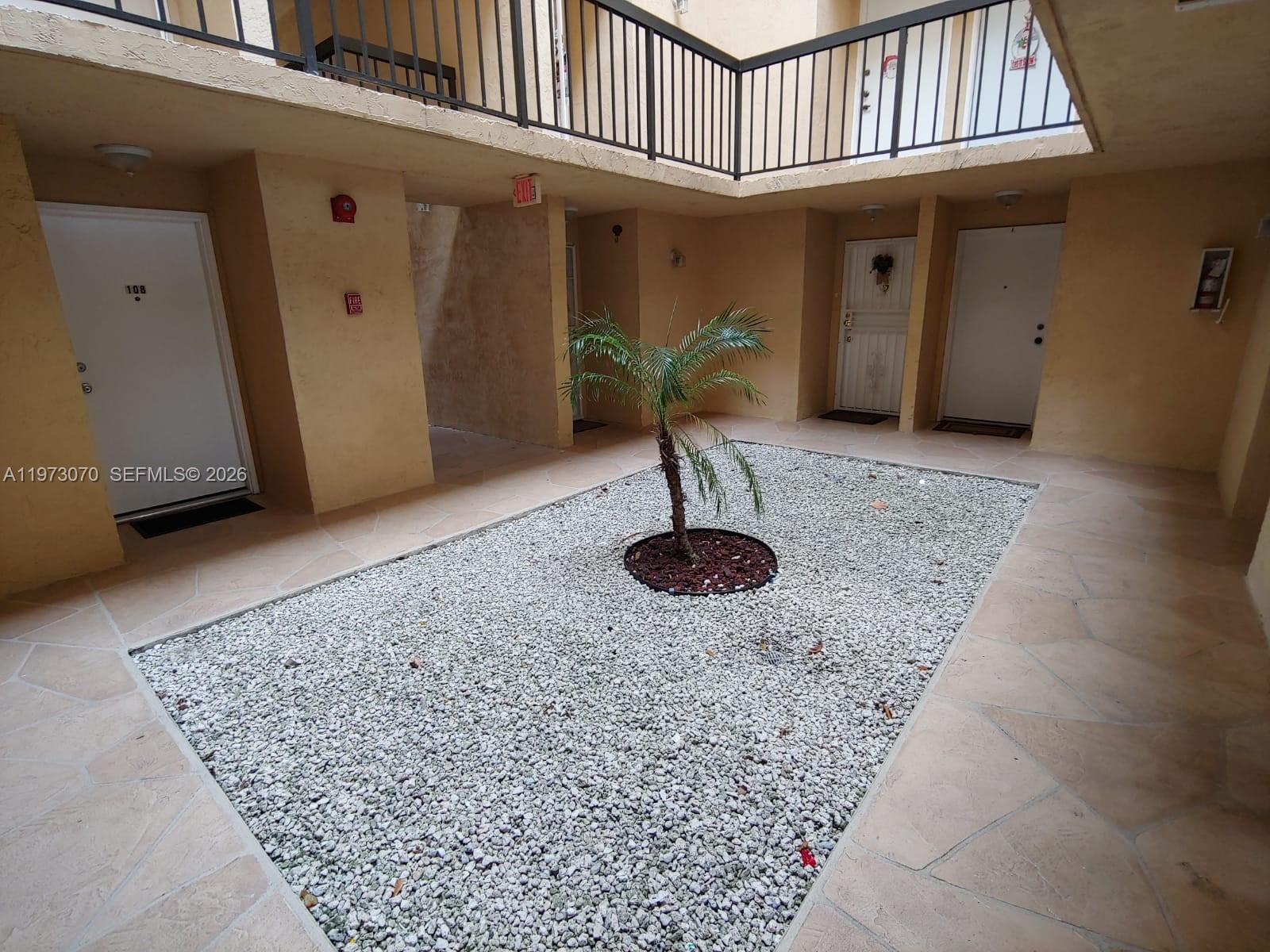 690 W Park Dr #2-204 Miami, FL 33172