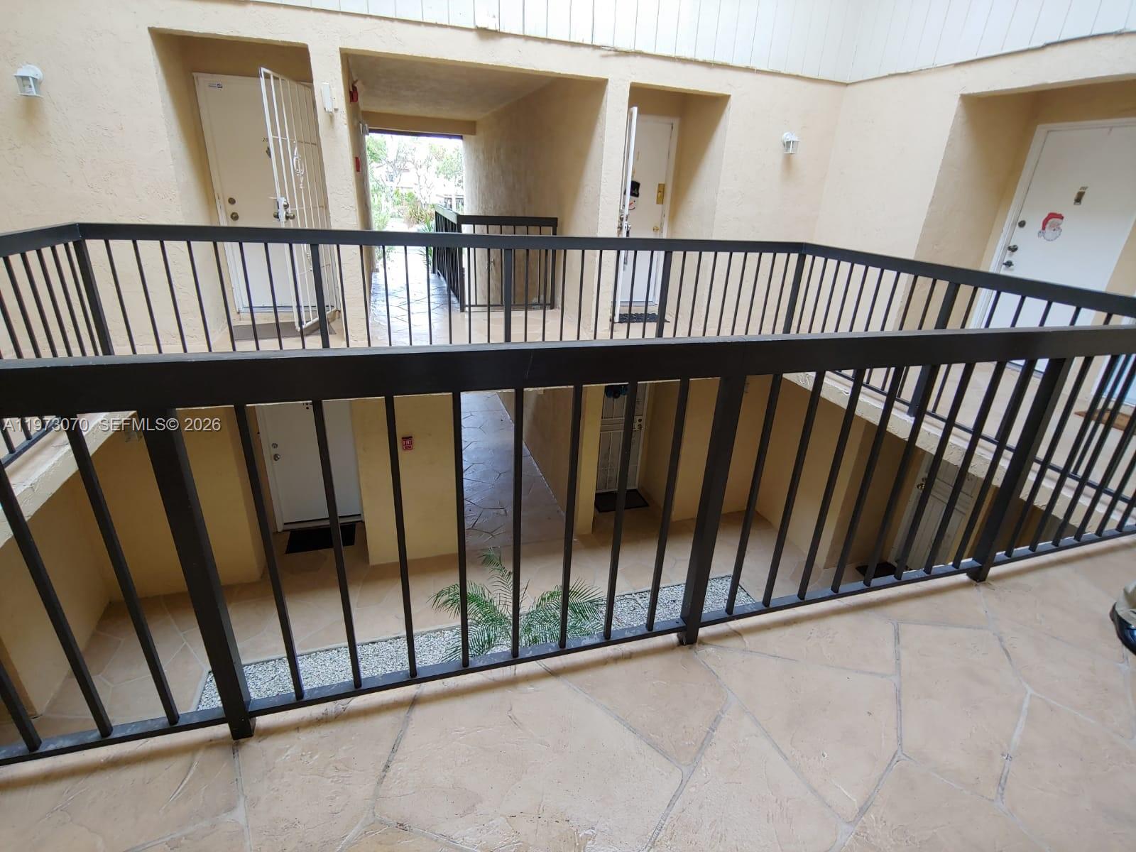 690 W Park Dr #2-204 Miami, FL 33172