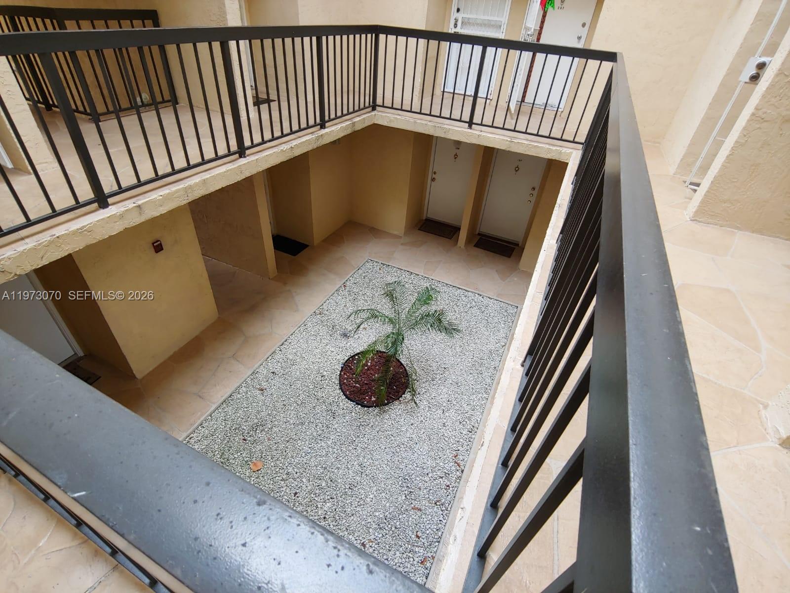 690 W Park Dr #2-204 Miami, FL 33172