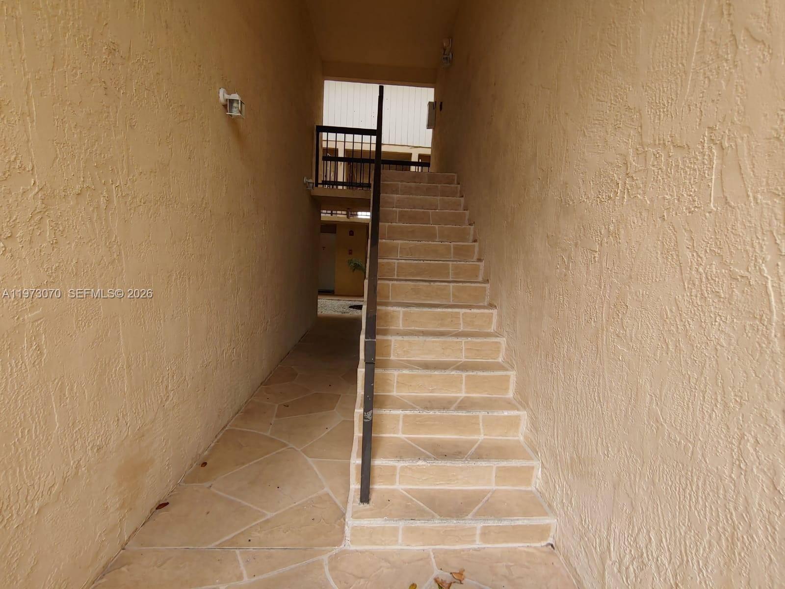 690 W Park Dr #2-204 Miami, FL 33172