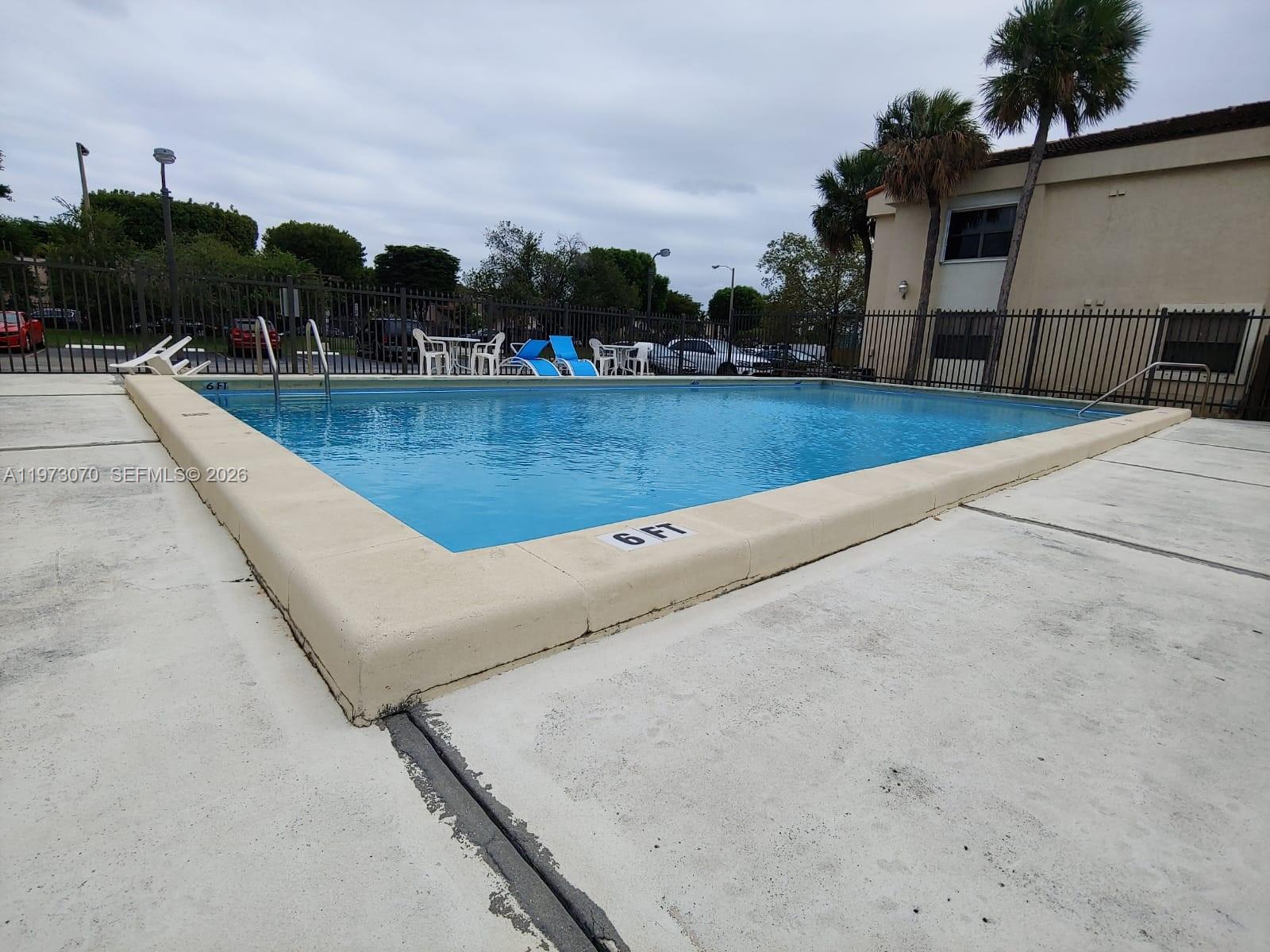 690 W Park Dr #2-204 Miami, FL 33172