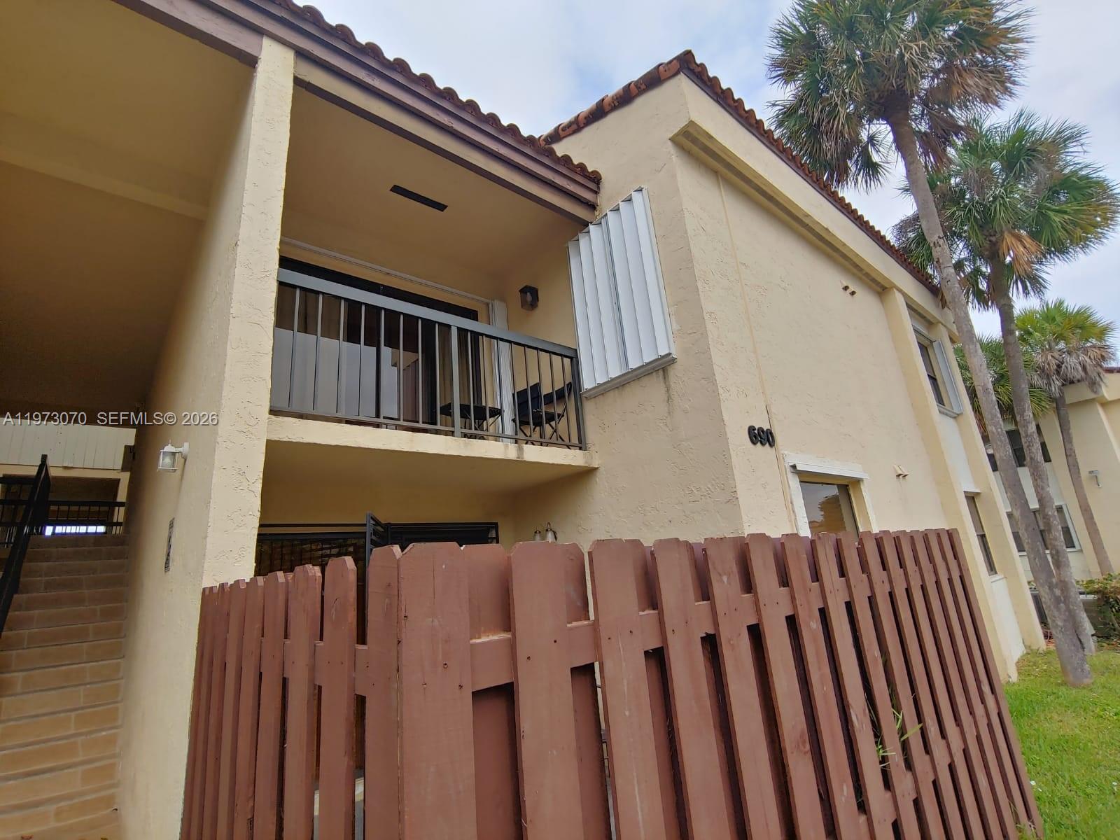 690 W Park Dr #2-204 Miami, FL 33172