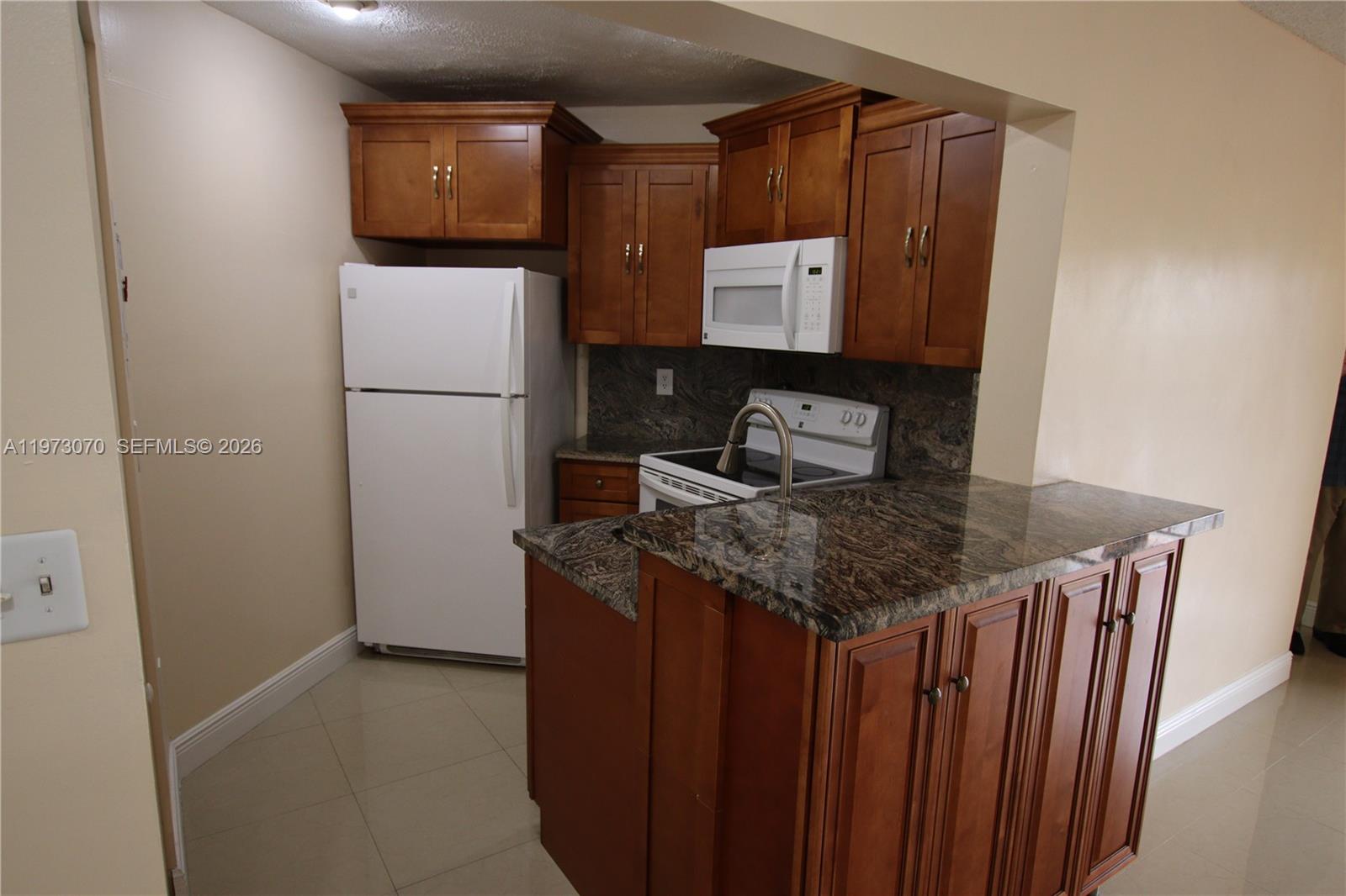 690 W Park Dr #2-204 Miami, FL 33172