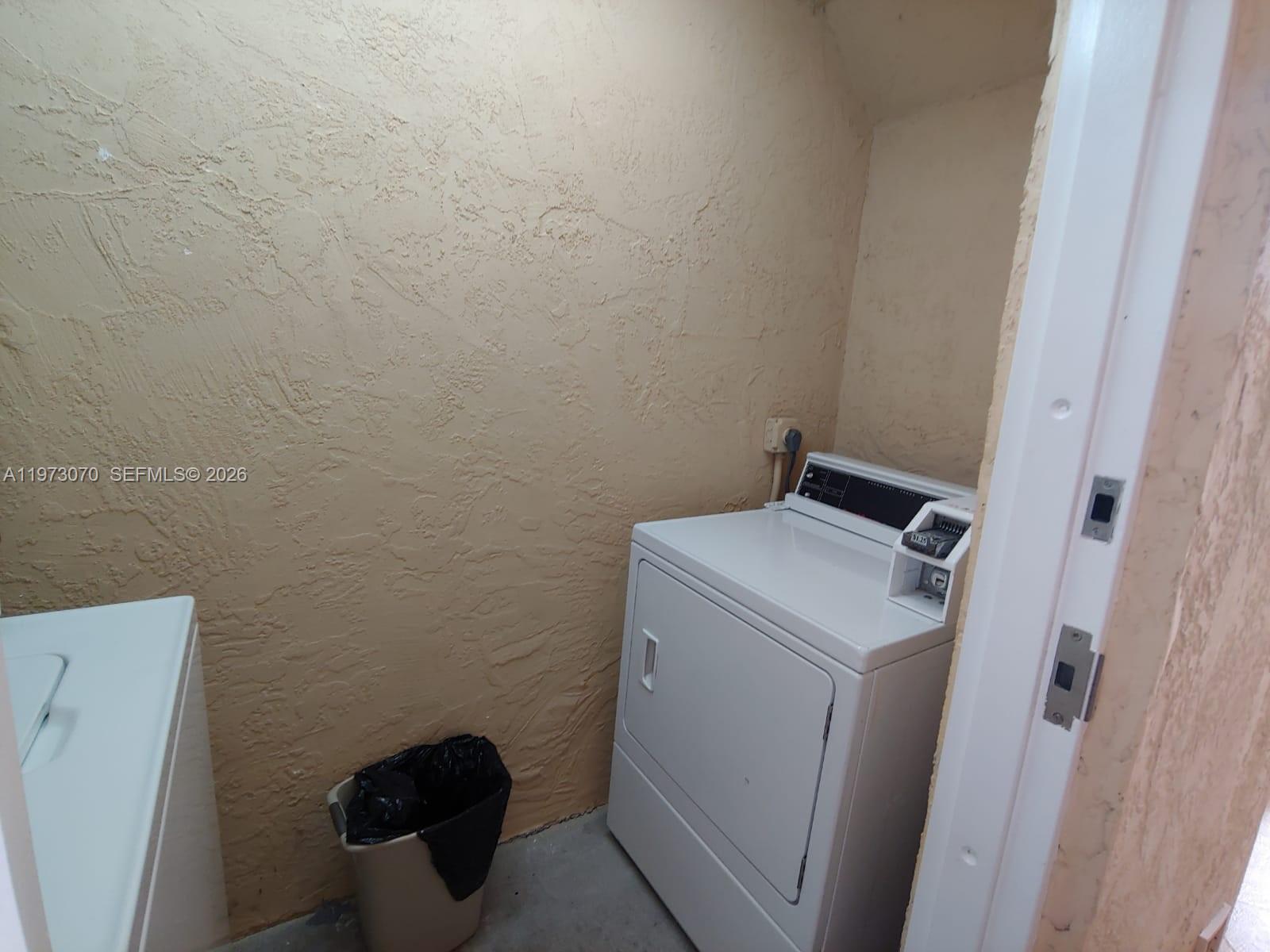 690 W Park Dr #2-204 Miami, FL 33172