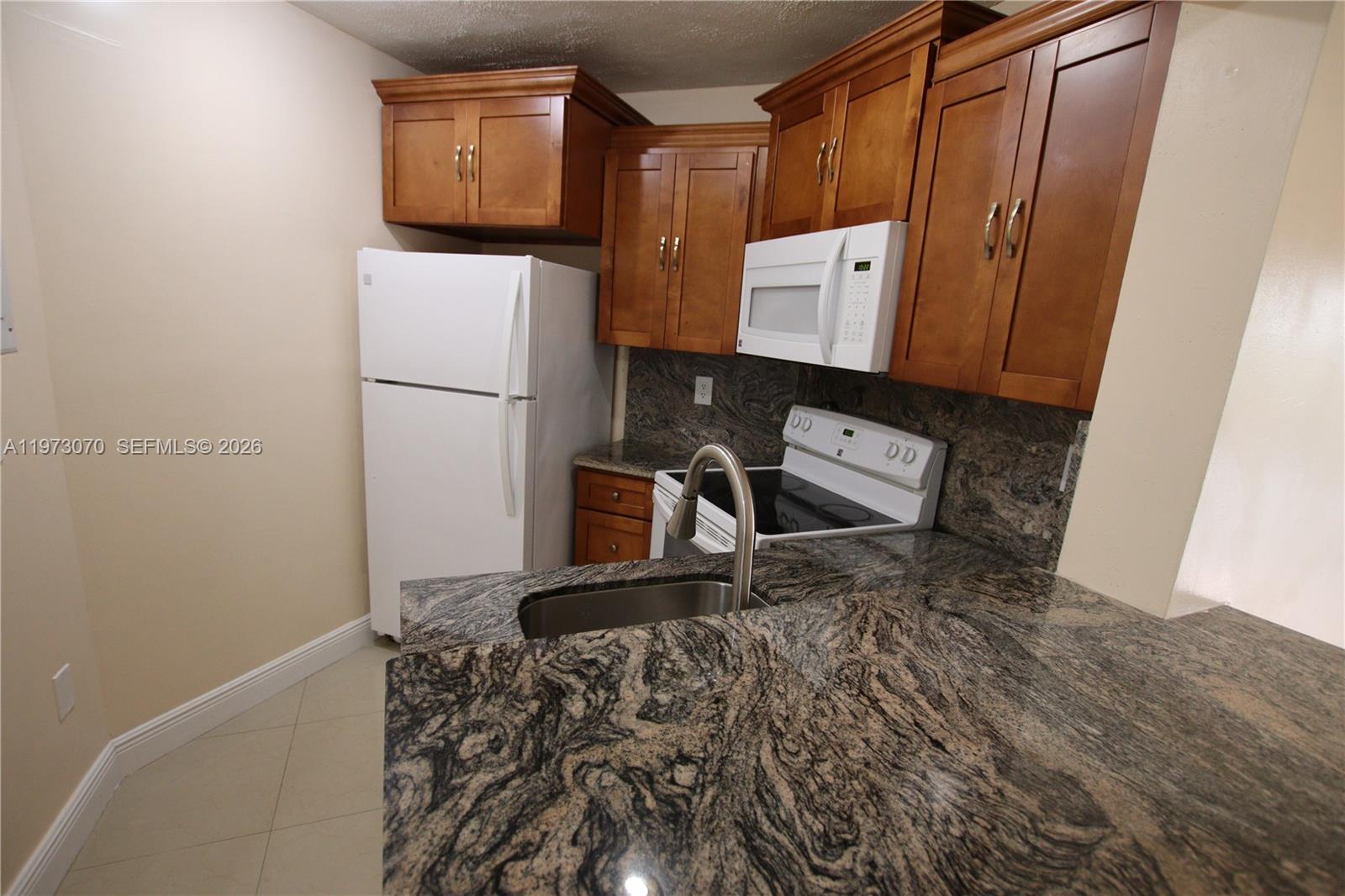 690 W Park Dr #2-204 Miami, FL 33172