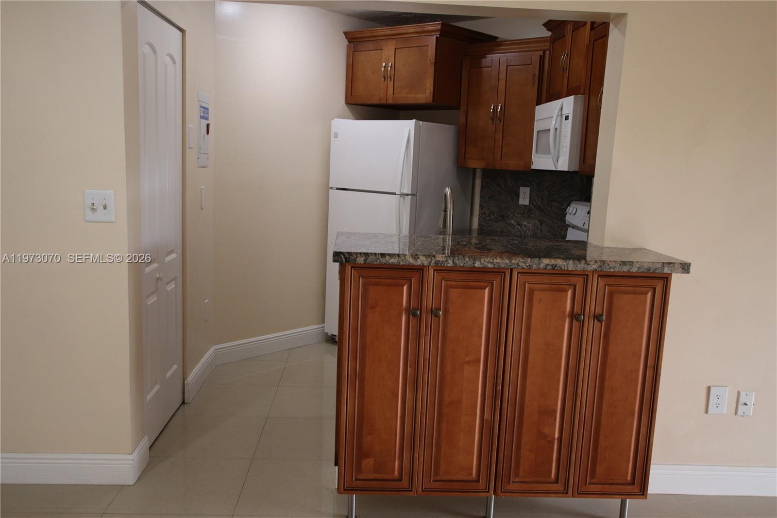 690 W Park Dr #2-204 Miami, FL 33172