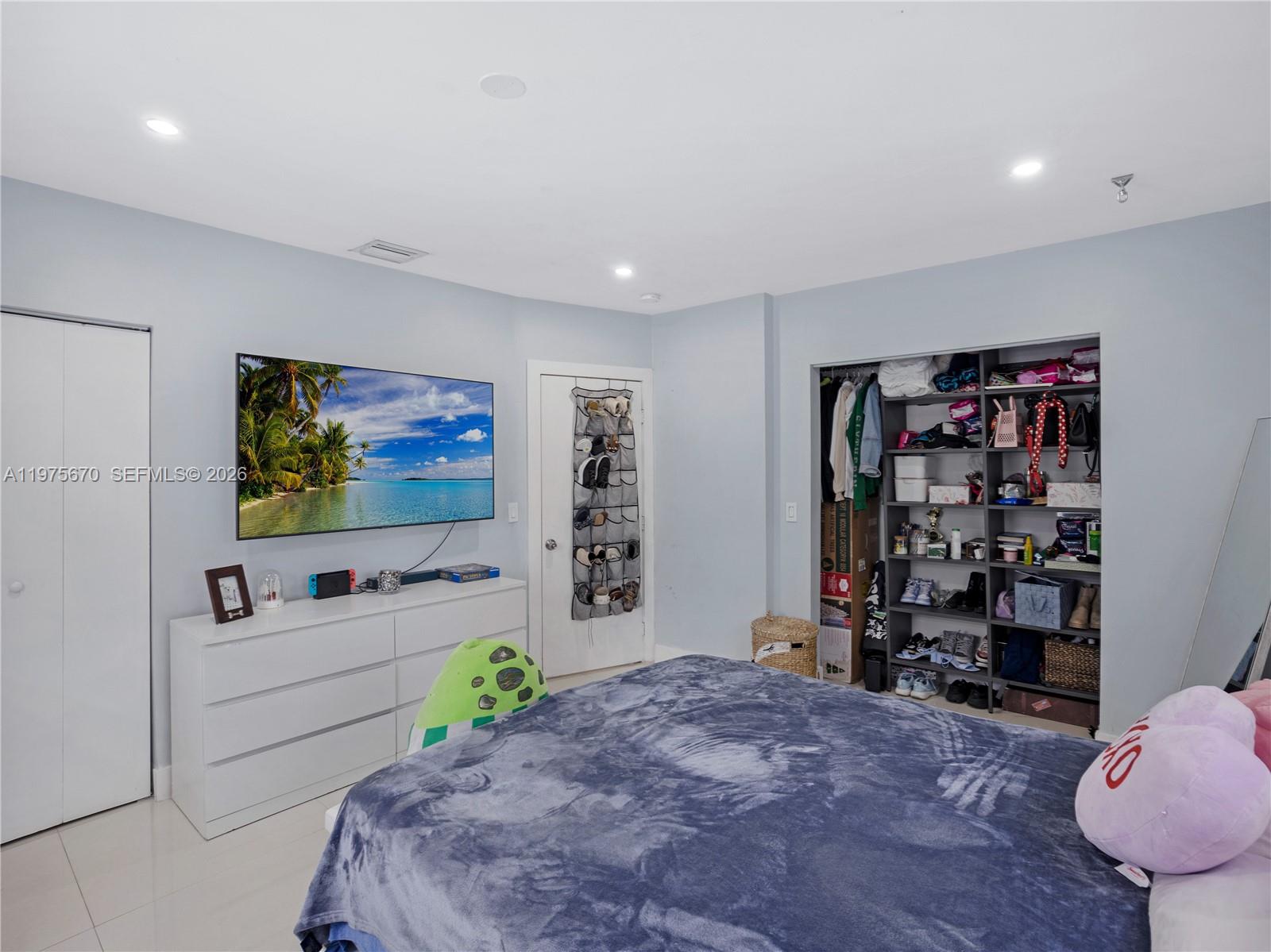 920 NE 159th St North Miami Beach, FL 33162