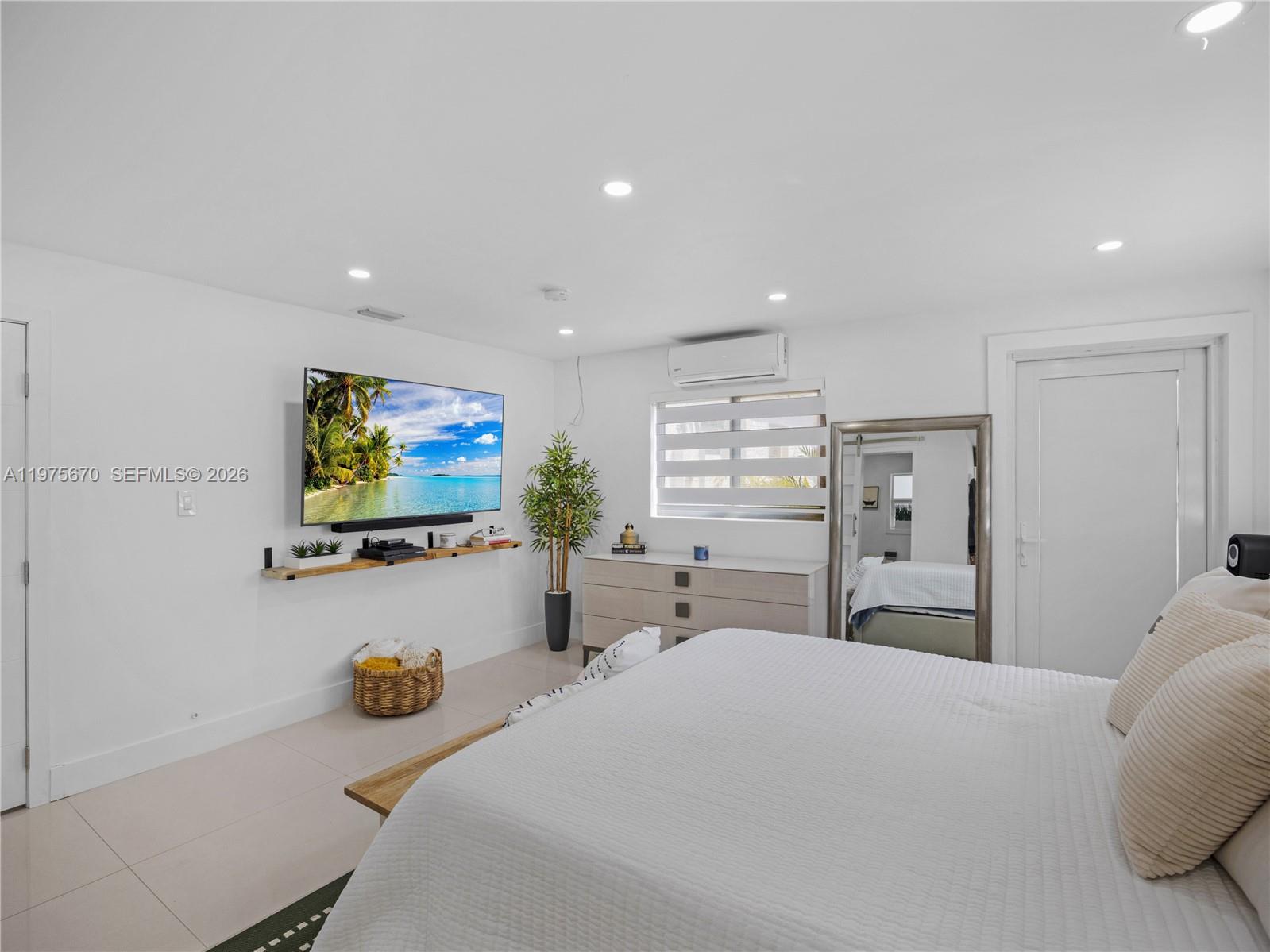 920 NE 159th St North Miami Beach, FL 33162