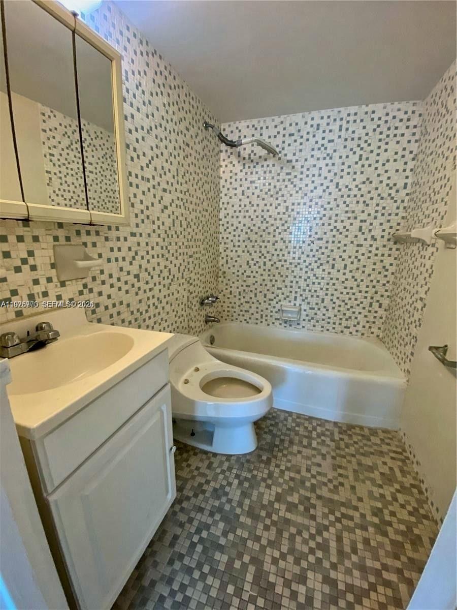 7545 E Treasure Dr #3I North Bay Village, FL 33141