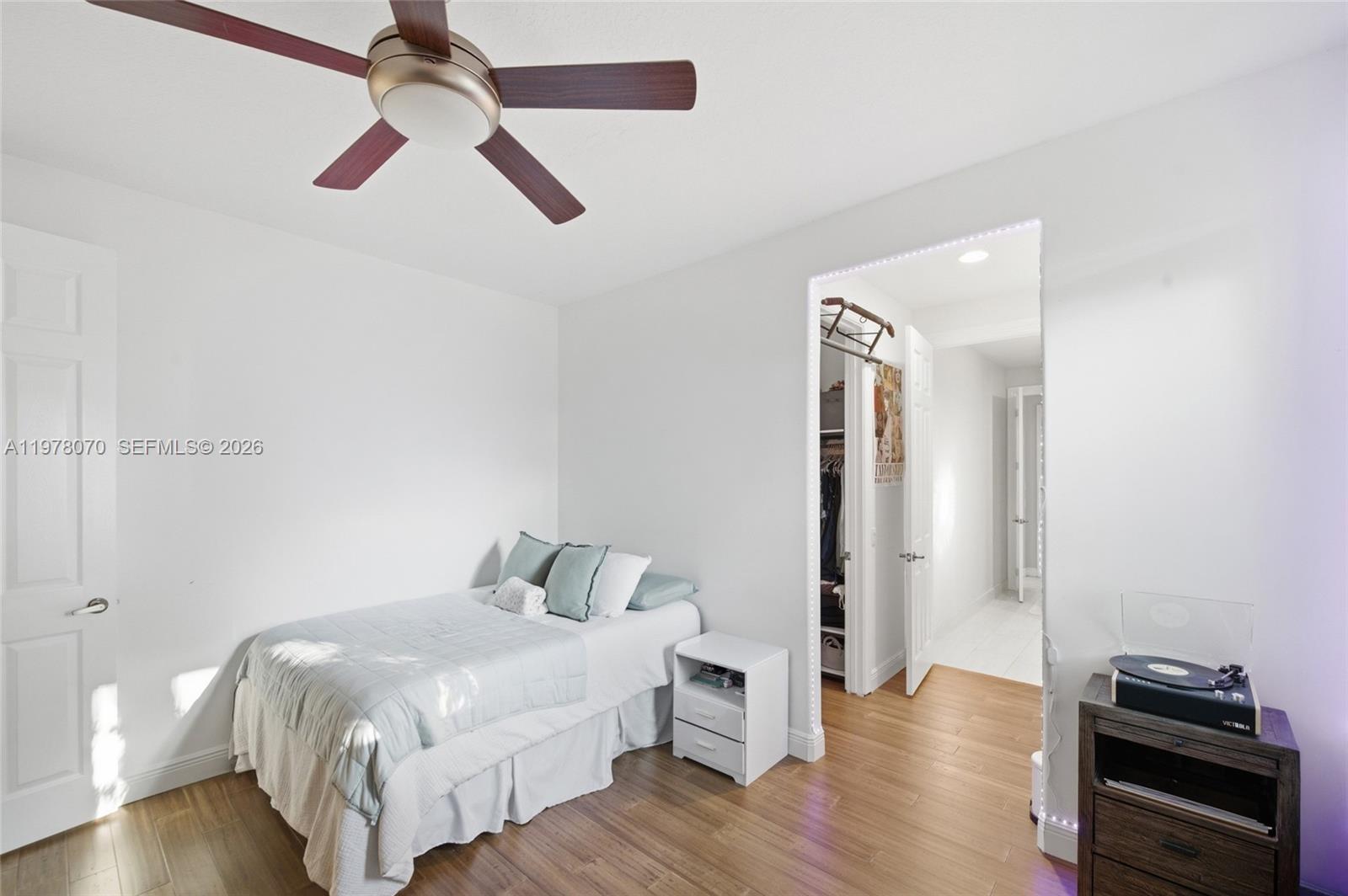 1397 Victoria Isle Dr Weston, FL 33327