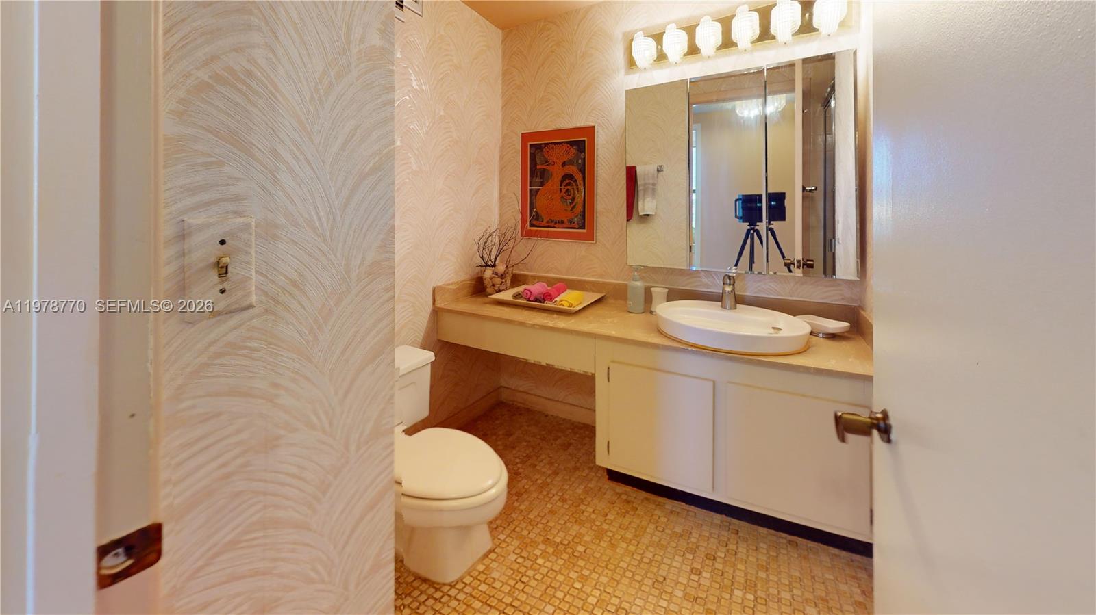 2500 Parkview Dr #902 Hallandale Beach, FL 33009