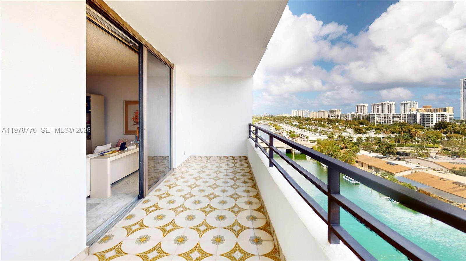 2500 Parkview Dr #902 Hallandale Beach, FL 33009