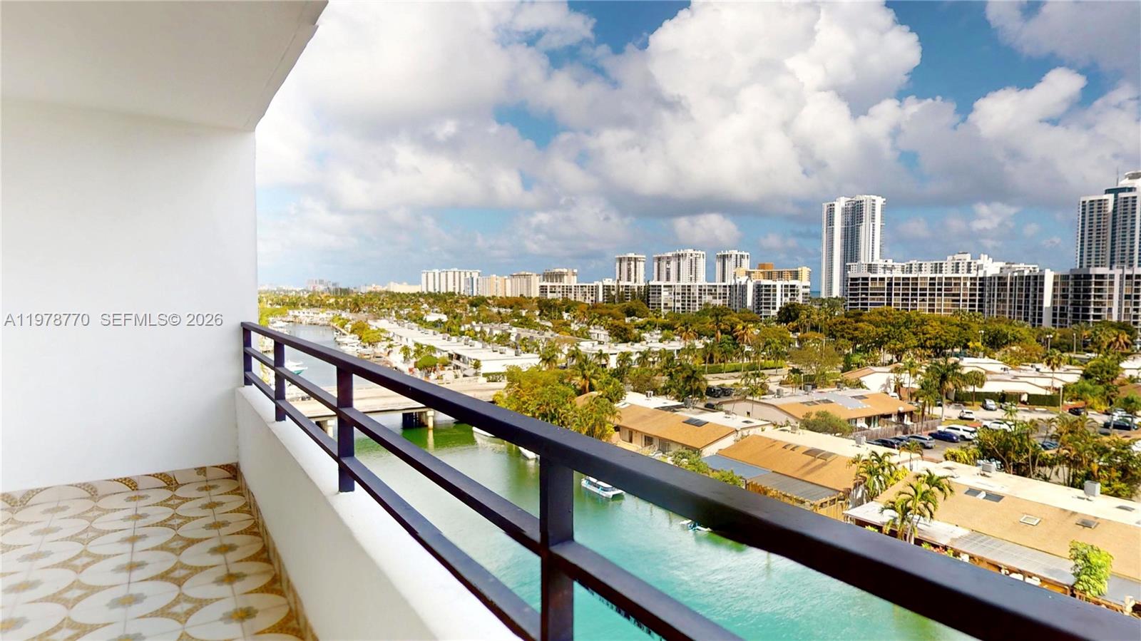 2500 Parkview Dr #902 Hallandale Beach, FL 33009