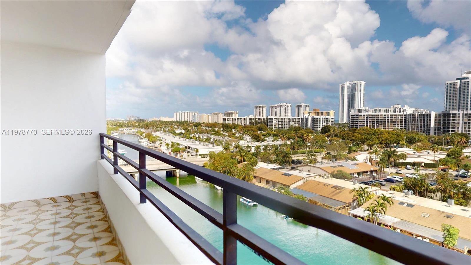 2500 Parkview Dr #902 Hallandale Beach, FL 33009