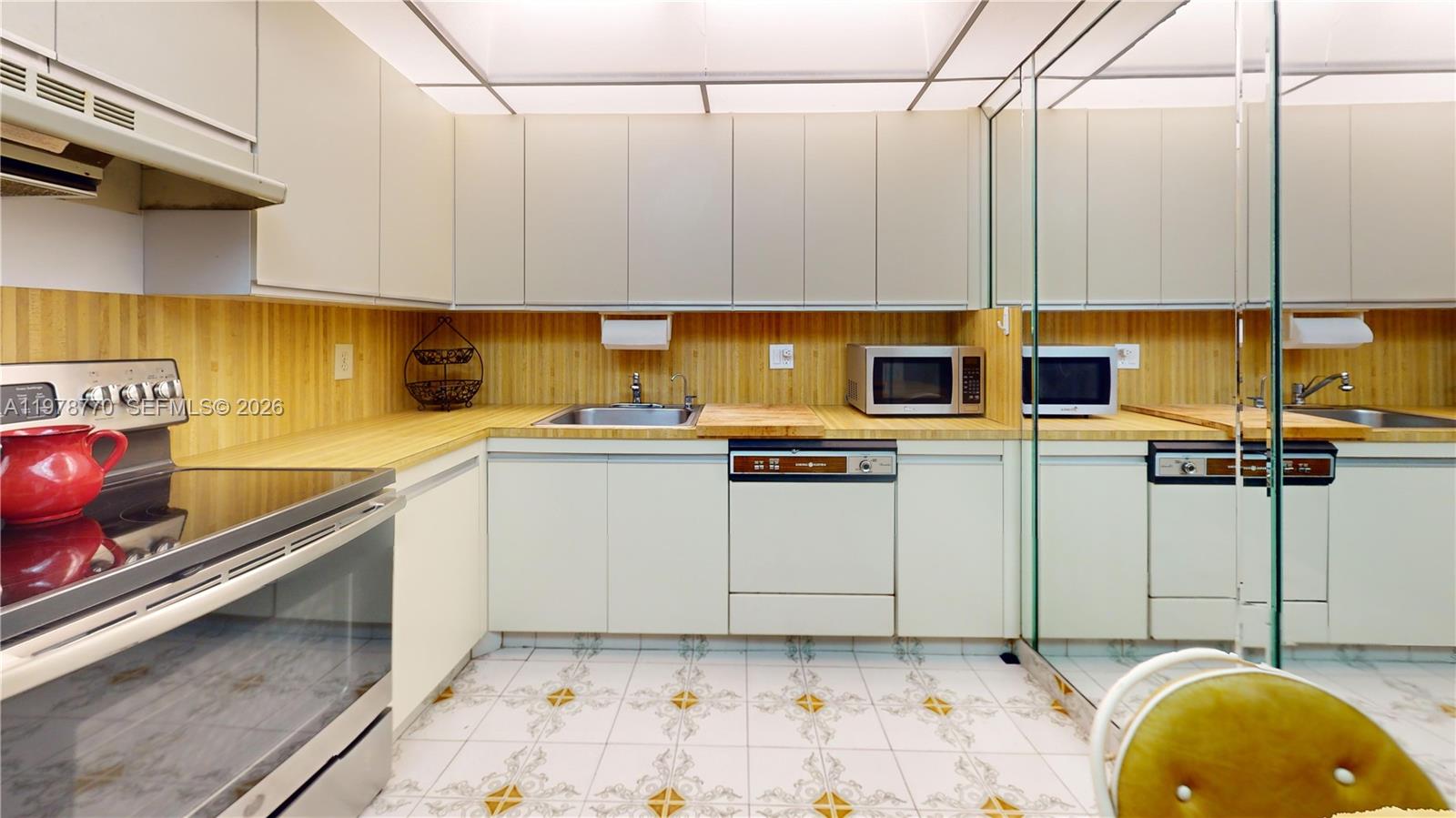 2500 Parkview Dr #902 Hallandale Beach, FL 33009