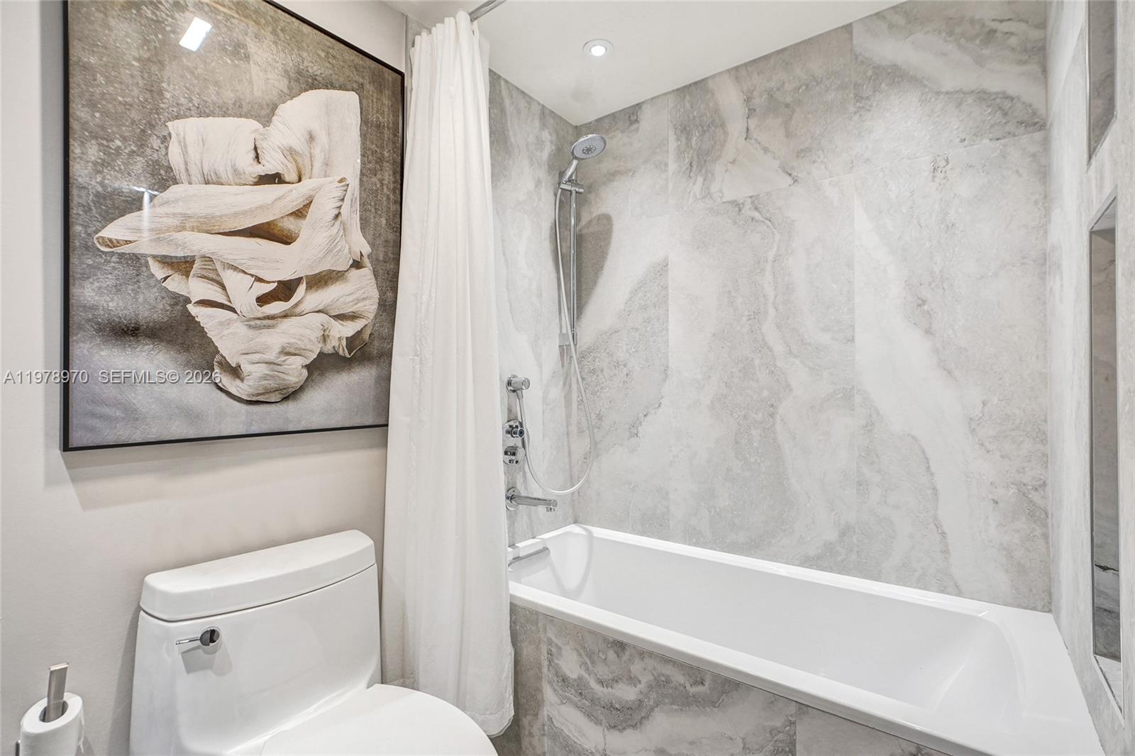 300 Bayview Dr #205 Sunny Isles Beach, FL 33160