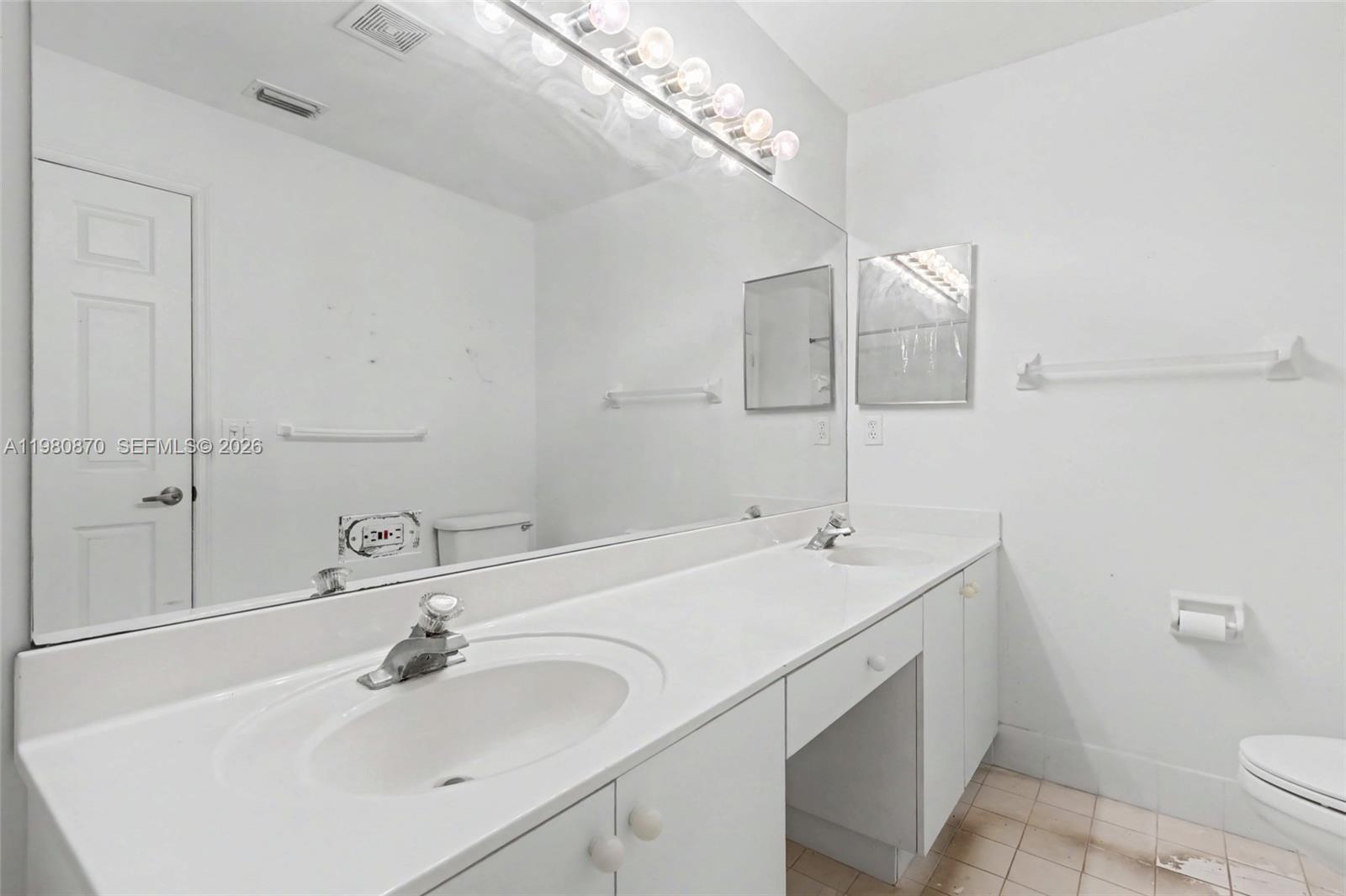 1550 N Trafalgar Cir Hollywood, FL 33020