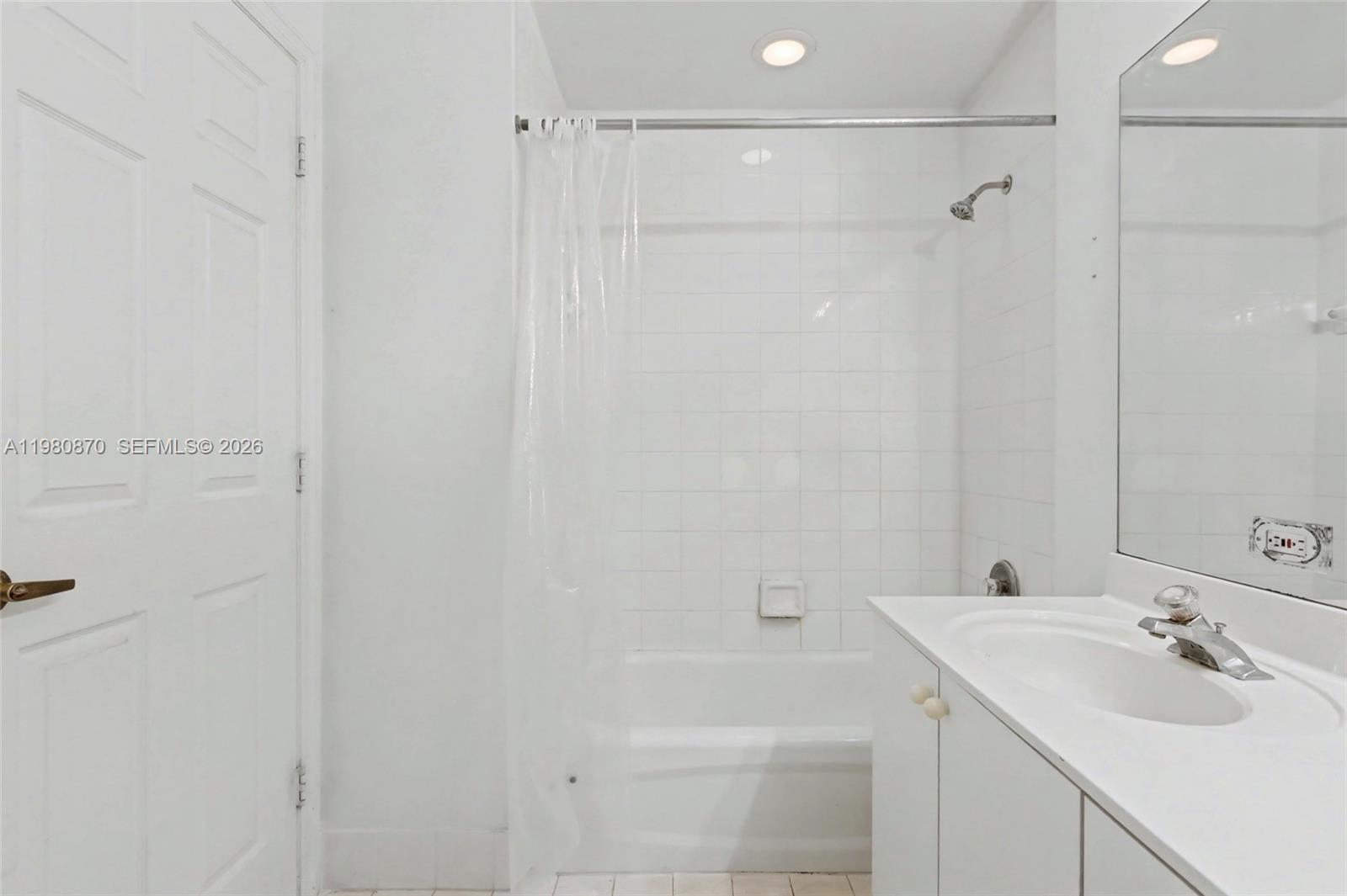 1550 N Trafalgar Cir Hollywood, FL 33020