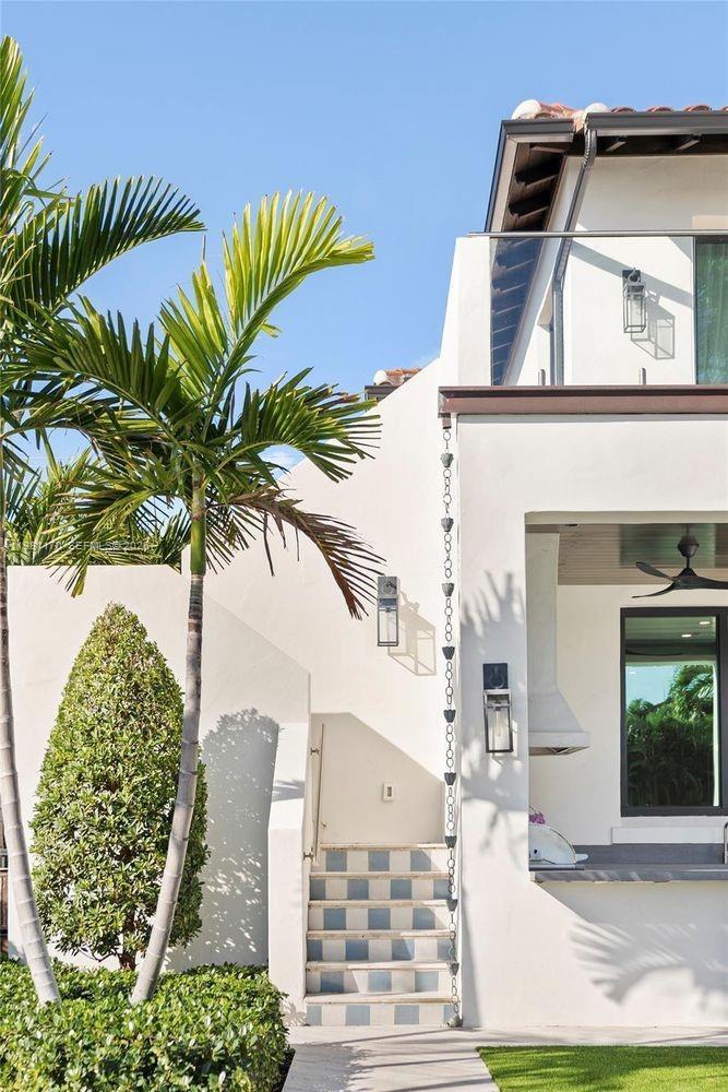 2300 NE 34th Ct Lighthouse Point, FL 33064