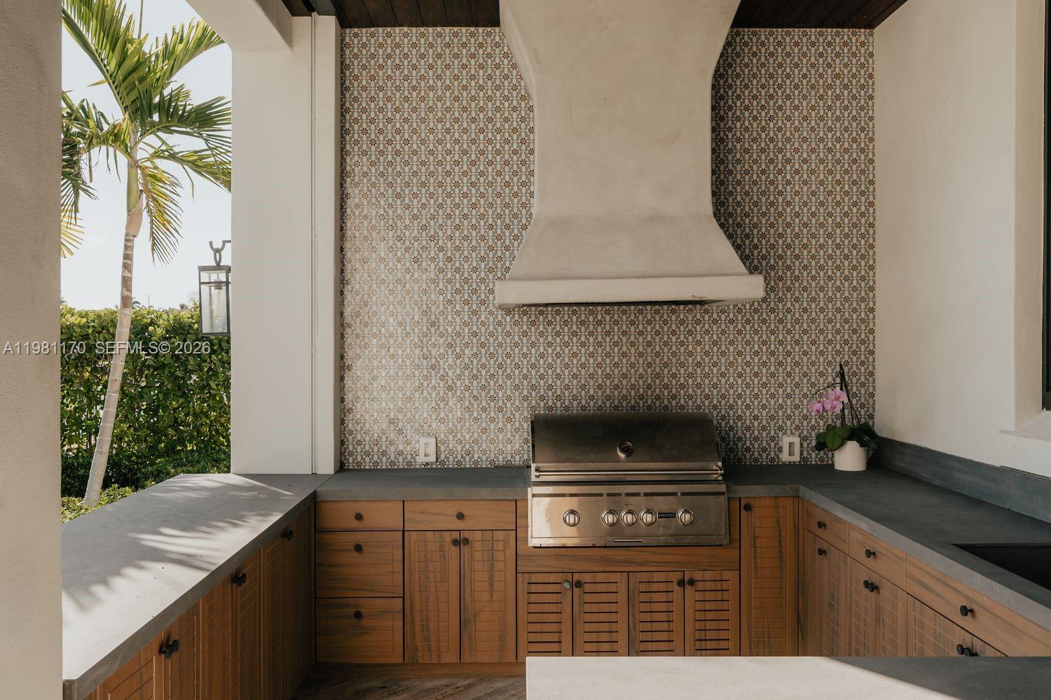 2300 NE 34th Ct Lighthouse Point, FL 33064