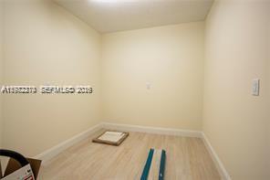 1713 Whitehall Dr #302 Davie, FL 33324