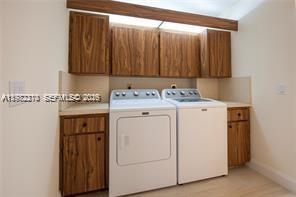 1713 Whitehall Dr #302 Davie, FL 33324