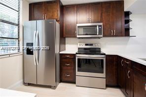 1713 Whitehall Dr #302 Davie, FL 33324