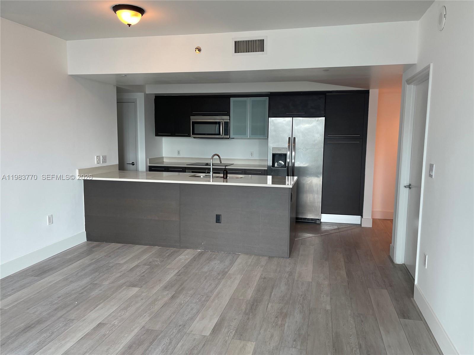 image 500 Brickell West14