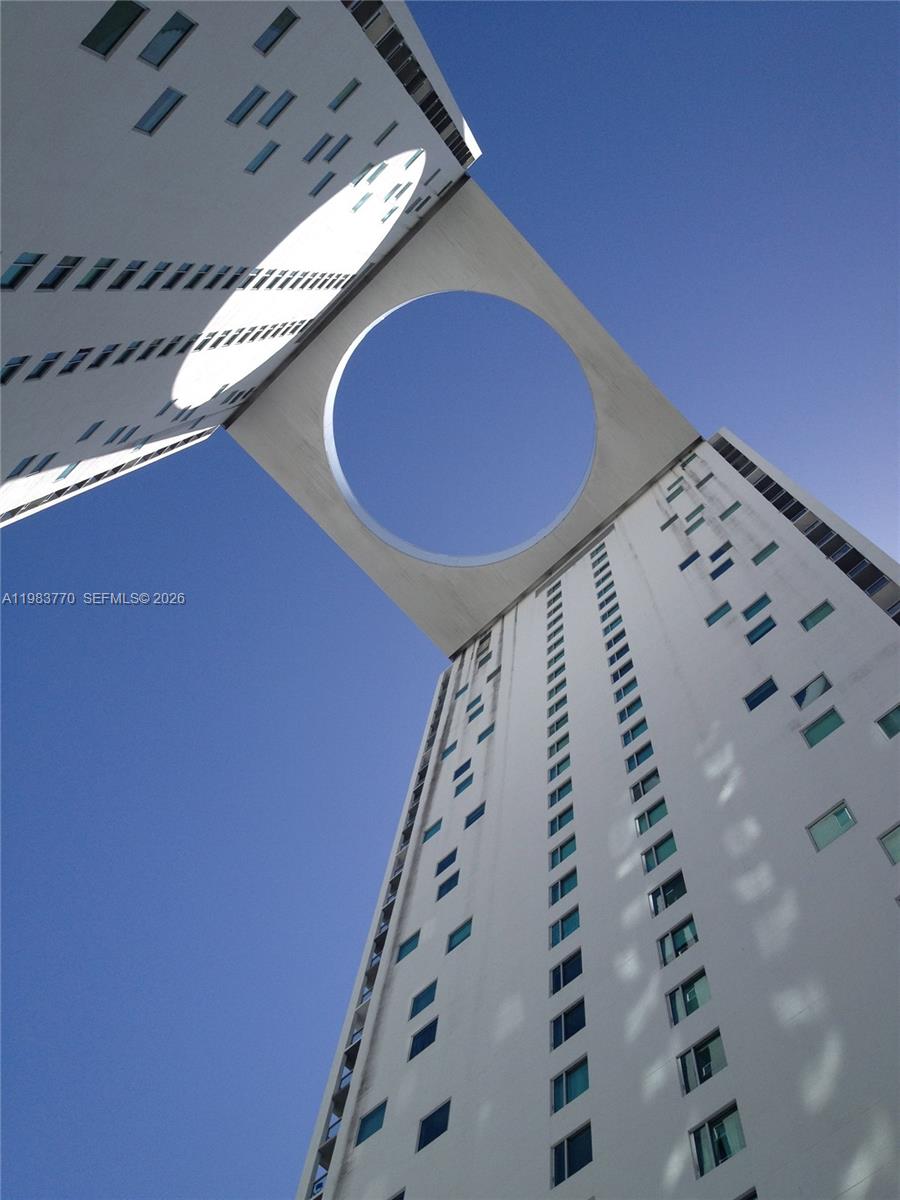 image 500 Brickell West1