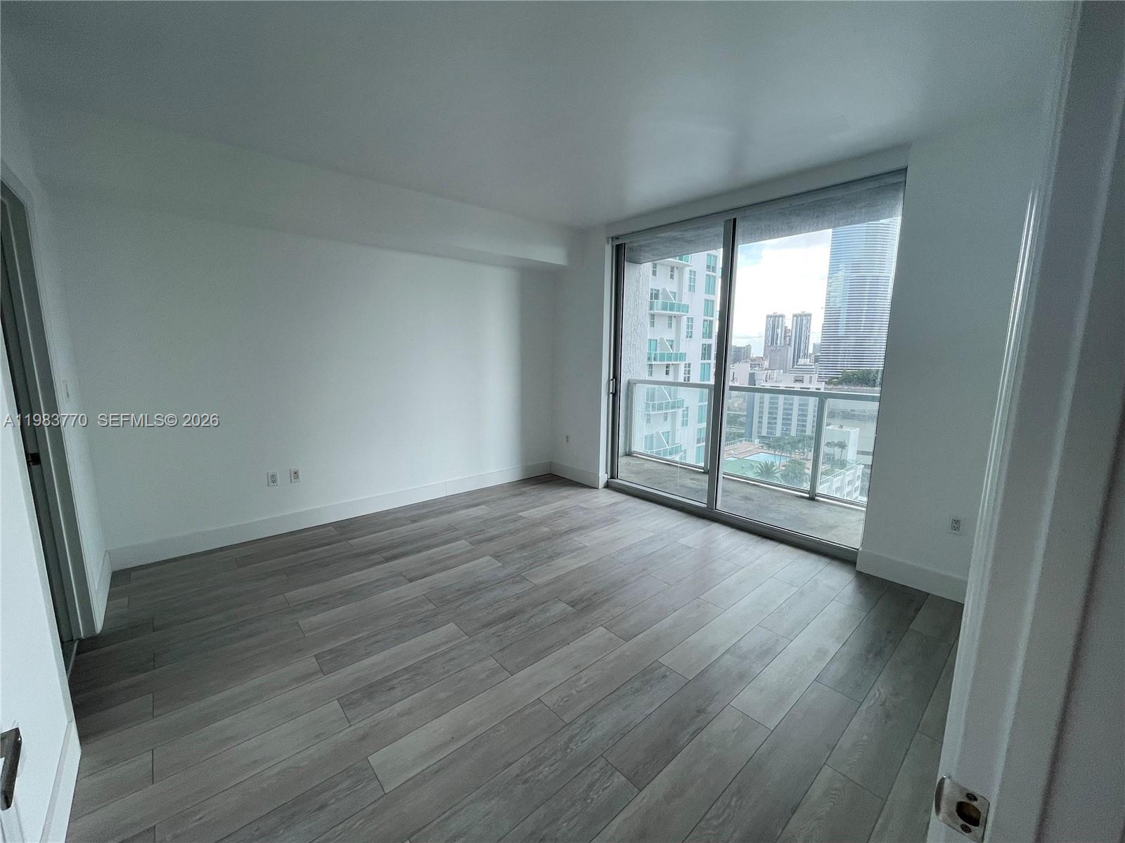 image 500 Brickell West19