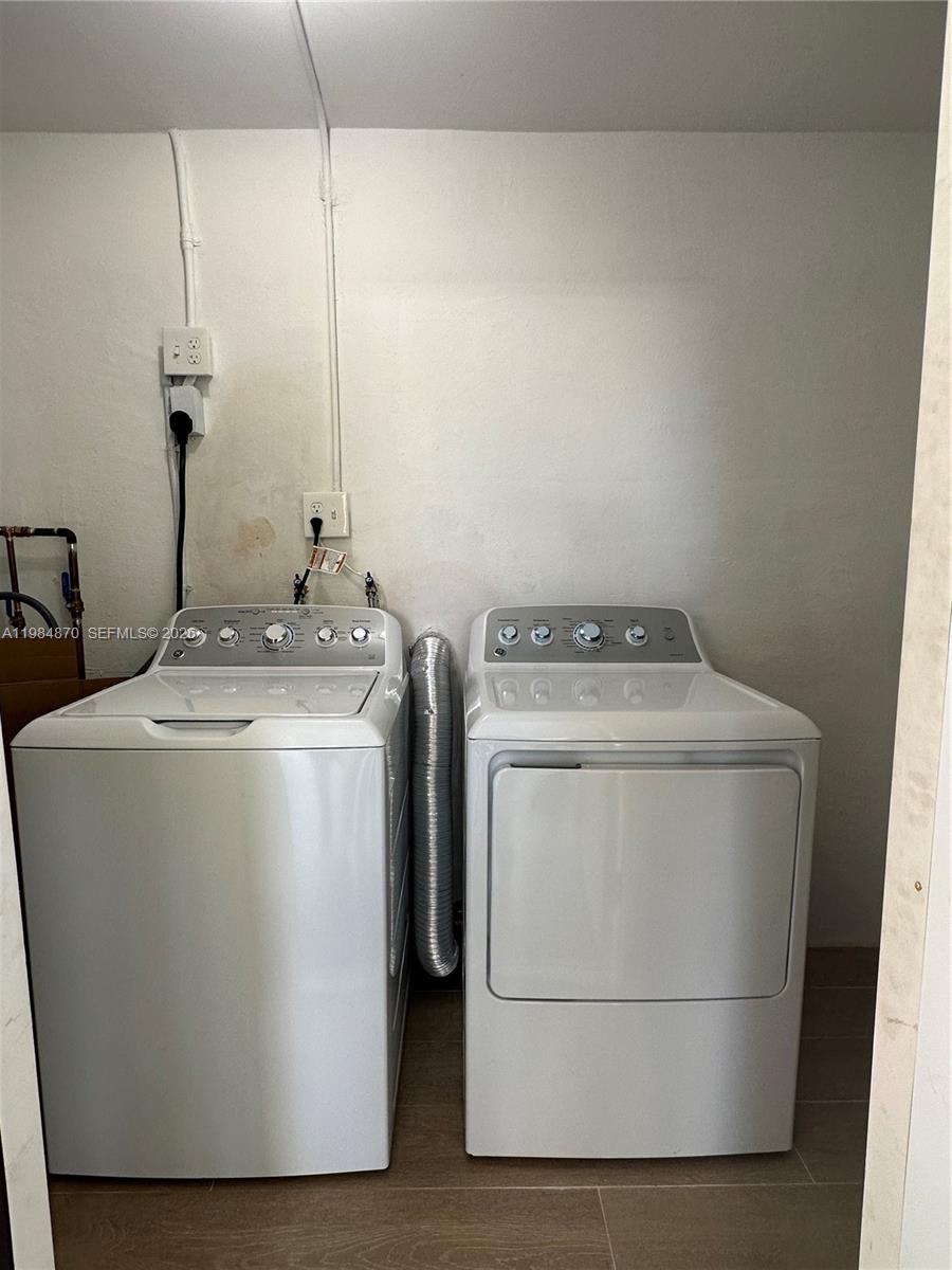 3042 Hayes St Hollywood, FL 33021