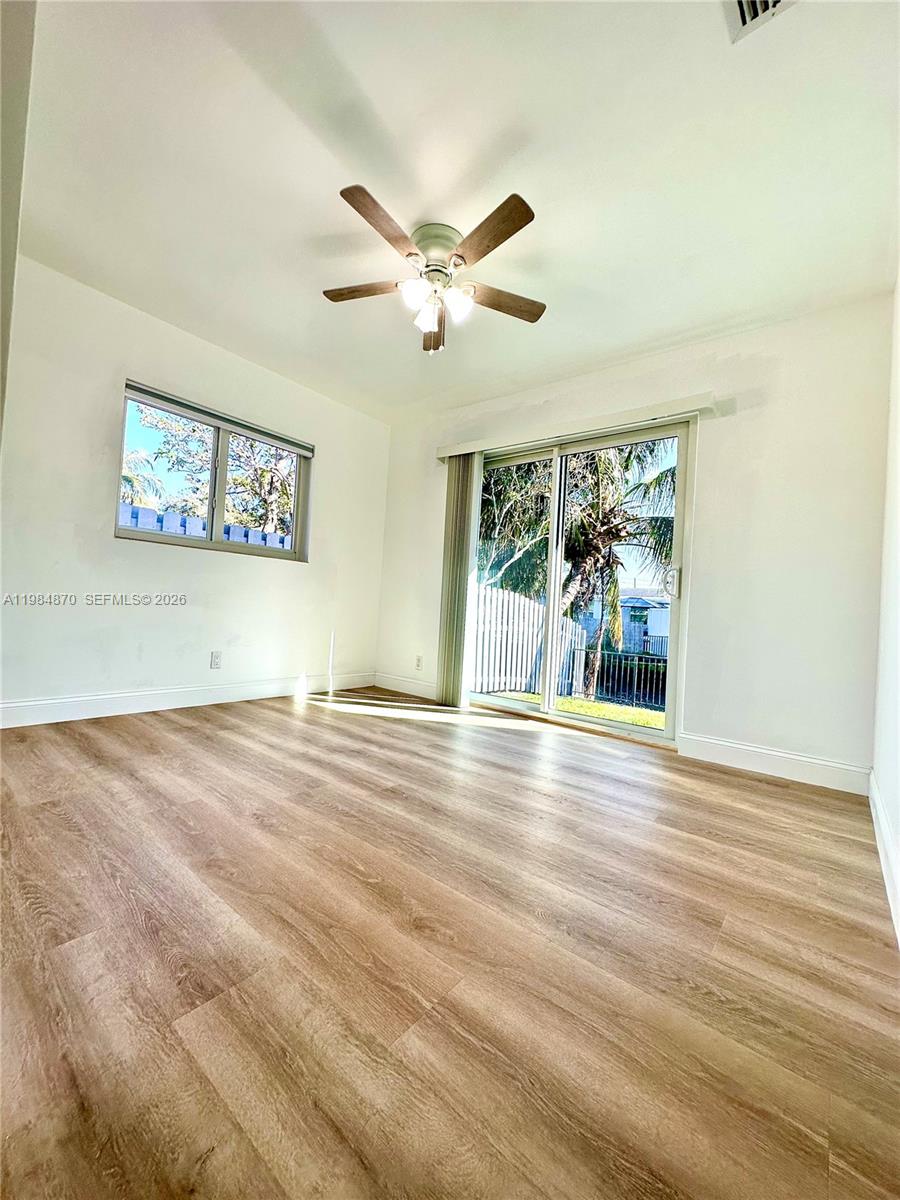 3042 Hayes St Hollywood, FL 33021