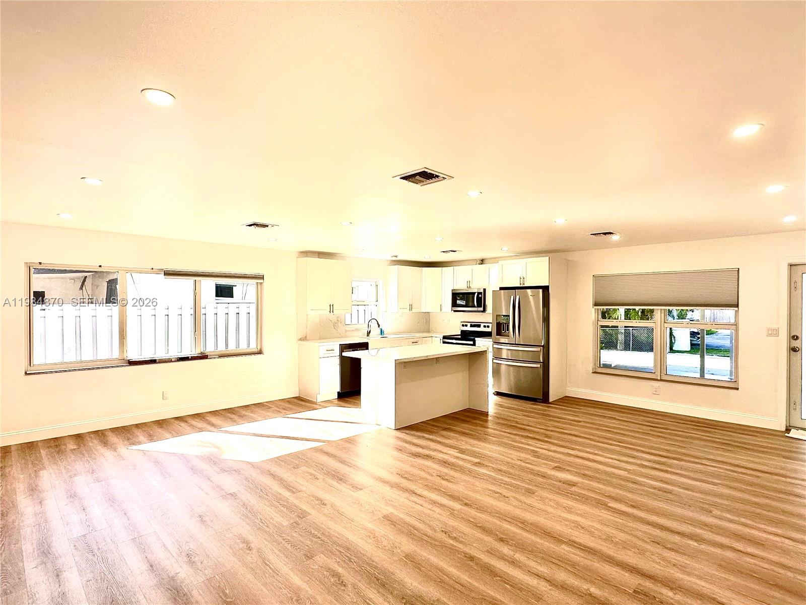 3042 Hayes St Hollywood, FL 33021