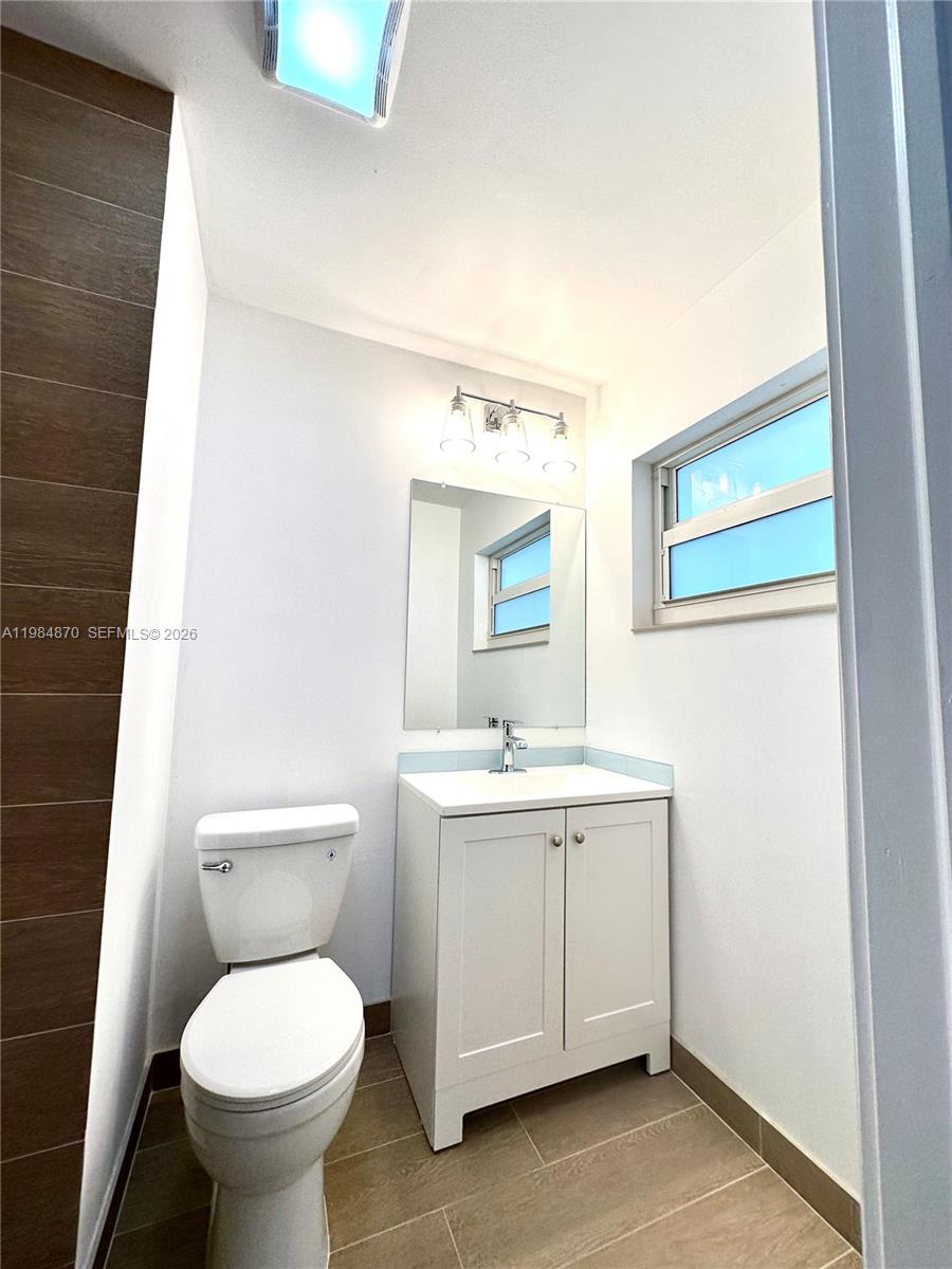 3042 Hayes St Hollywood, FL 33021