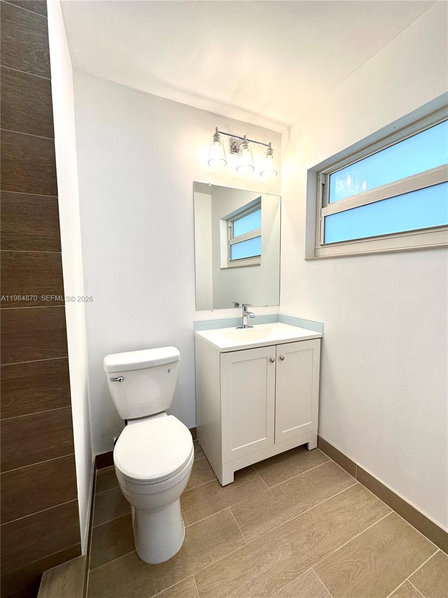 3042 Hayes St Hollywood, FL 33021