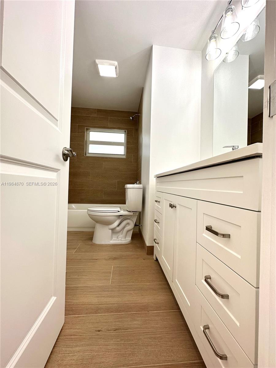 3042 Hayes St Hollywood, FL 33021